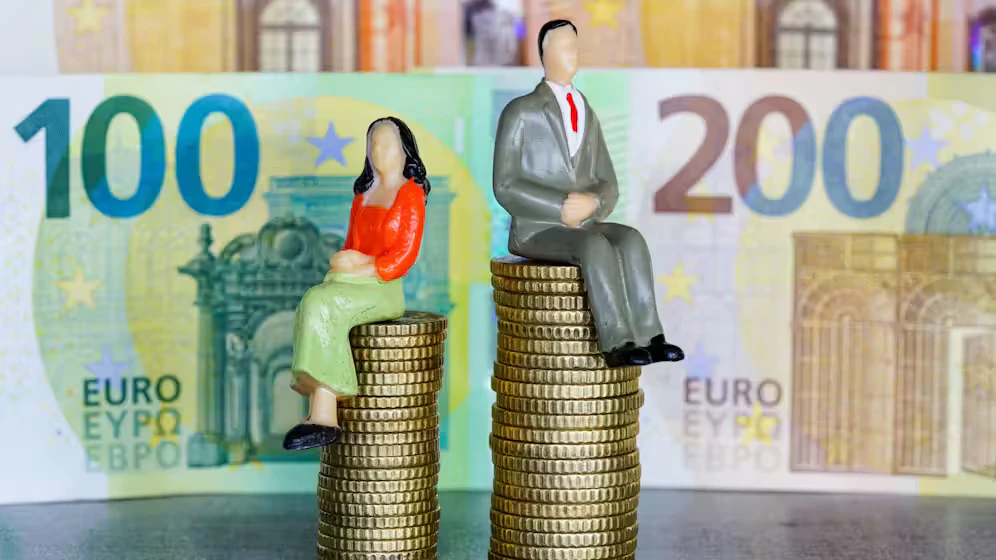 Die EU-Lohntransparenzrichtlinie soll Arbeitnehmern europaweit mehr Einblick in Gehaltsstrukturen ermöglichen.