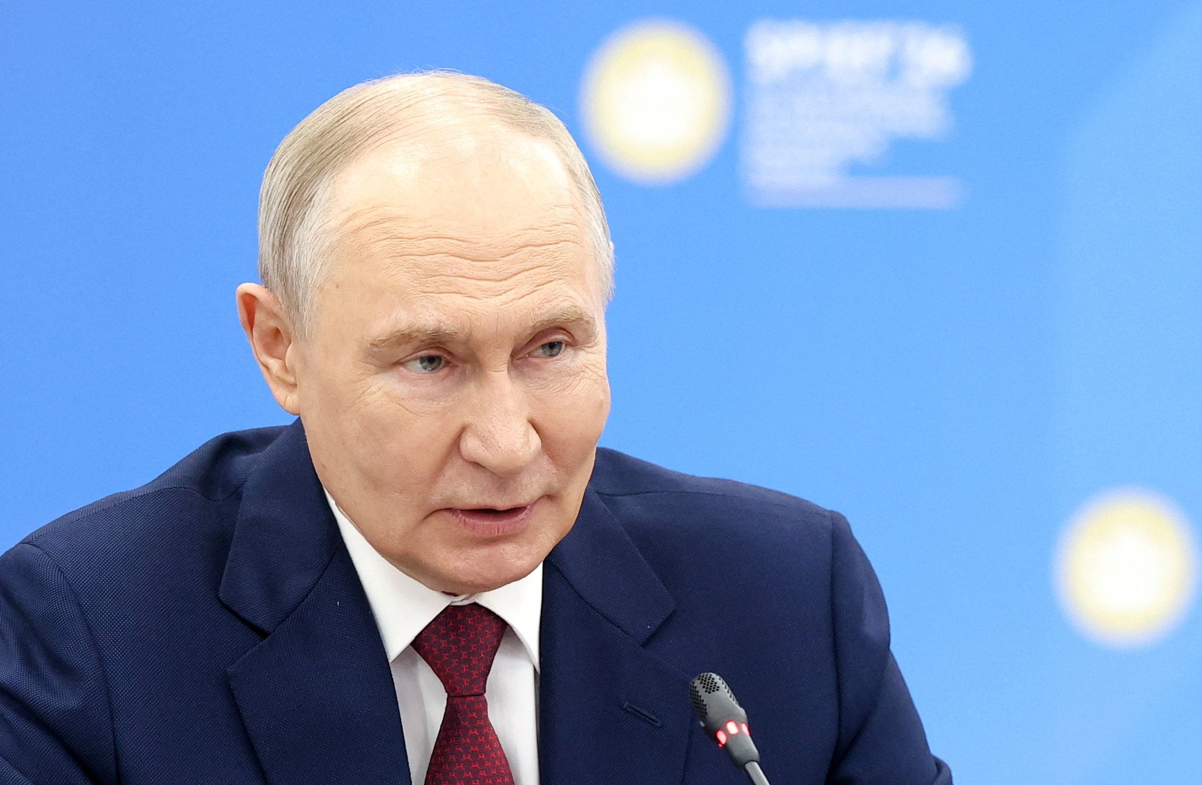 Am Sonntag steht Armenien vor einer Richtungswahl: Entweder pro-europäisch oder pro Russland. Kreml-Chef Putin ließ mit einer Drohung aufhorchen.