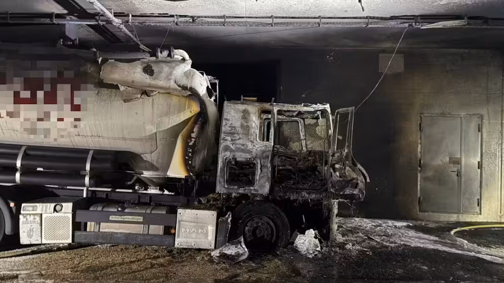 Der Lkw-Fahrer wurde bei dem Brand nicht verletzt.