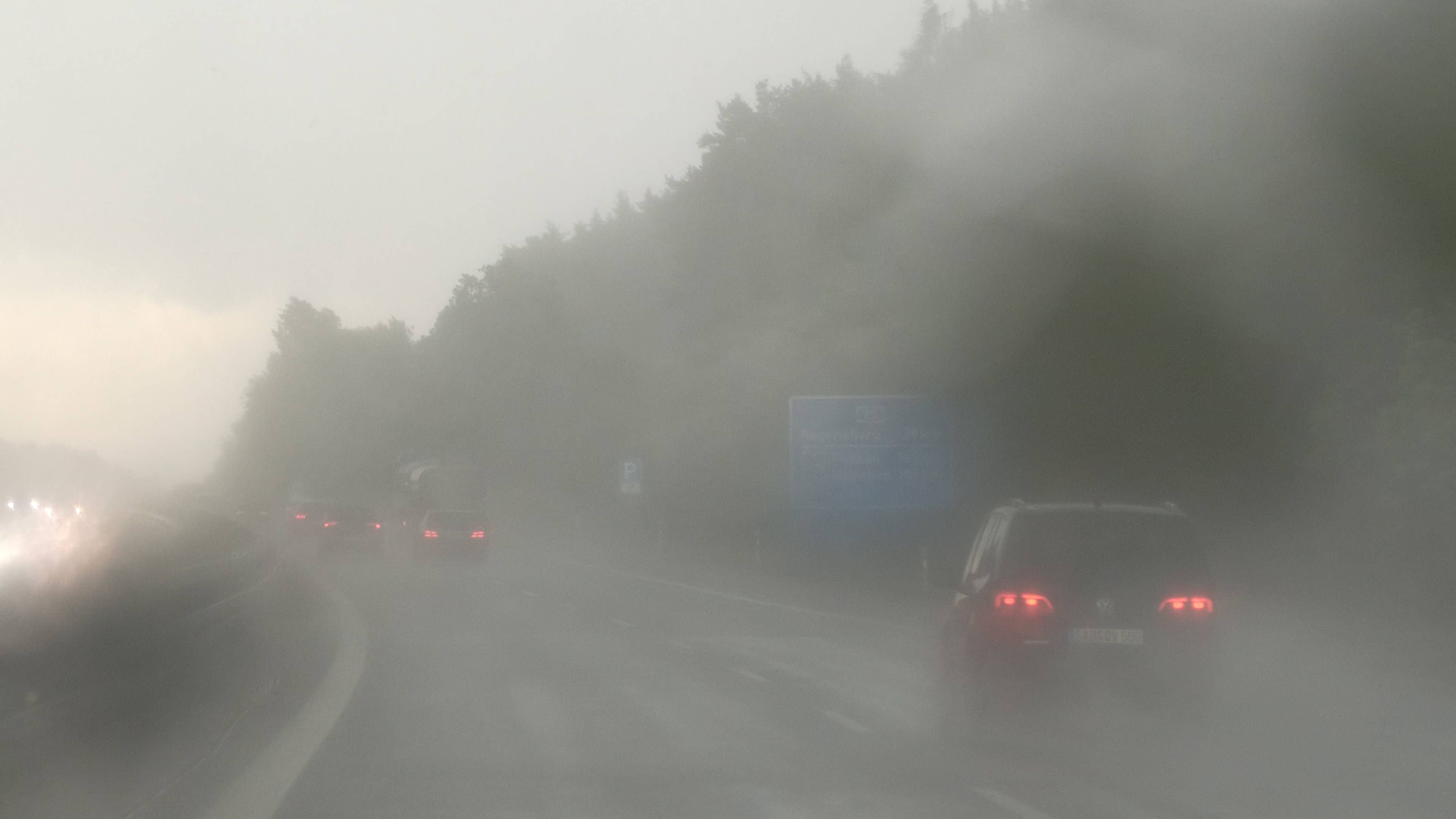 Heute.at - Heftige Gewitter steuern jetzt direkt auf Österreich zu