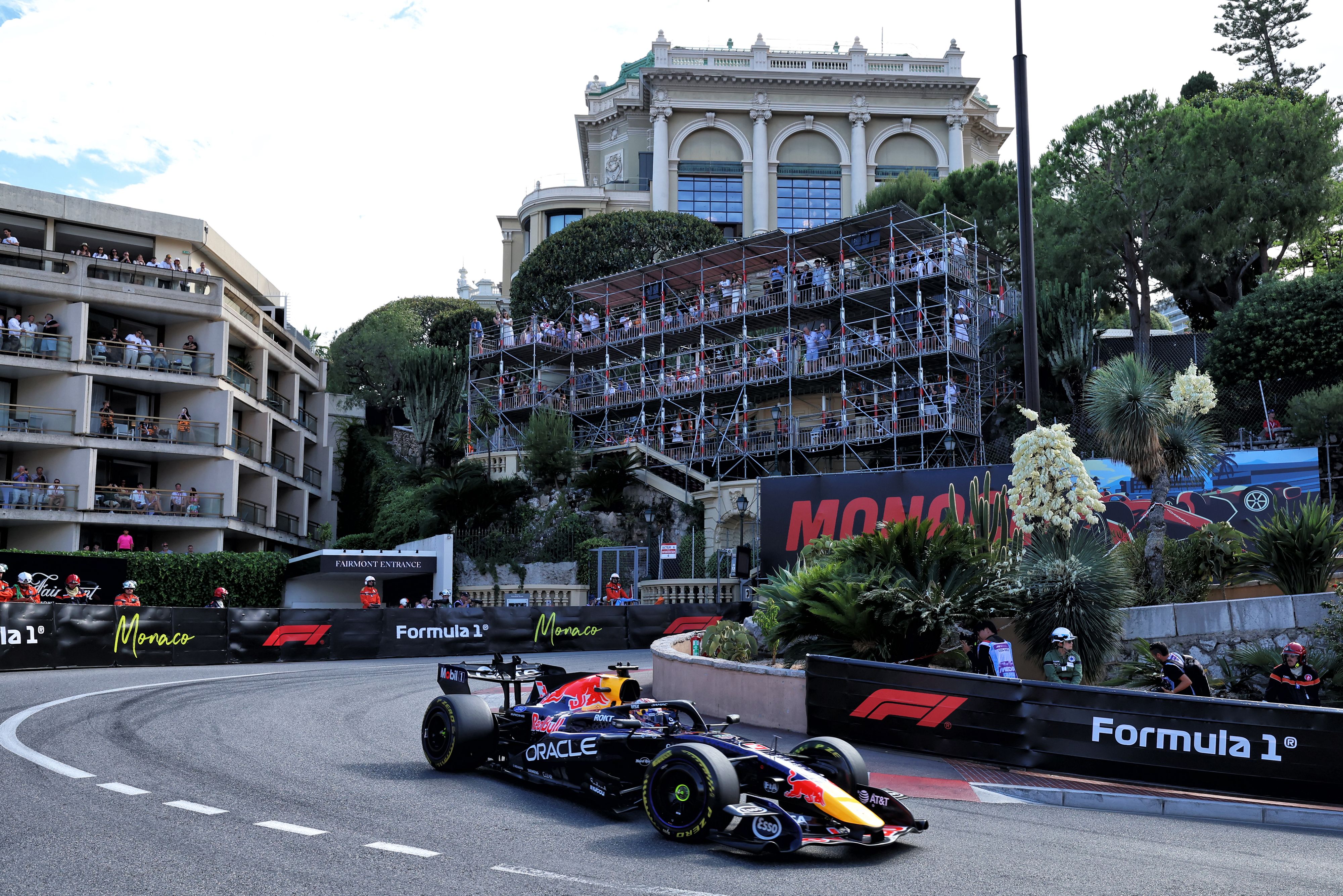 Max Verstappen schleicht um die Kurve, aber nicht im Rennen.