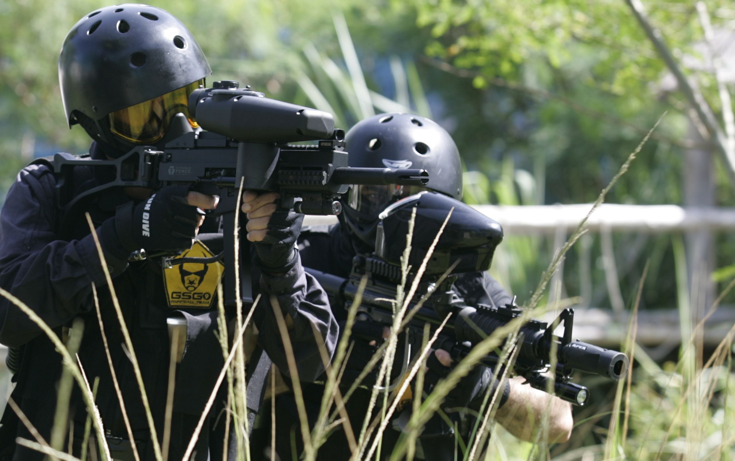 Mitglieder der Spezialeinheit GSG-9 bei einer Schießübung mit Paintballwaffen in Brasilien (Archivbild)