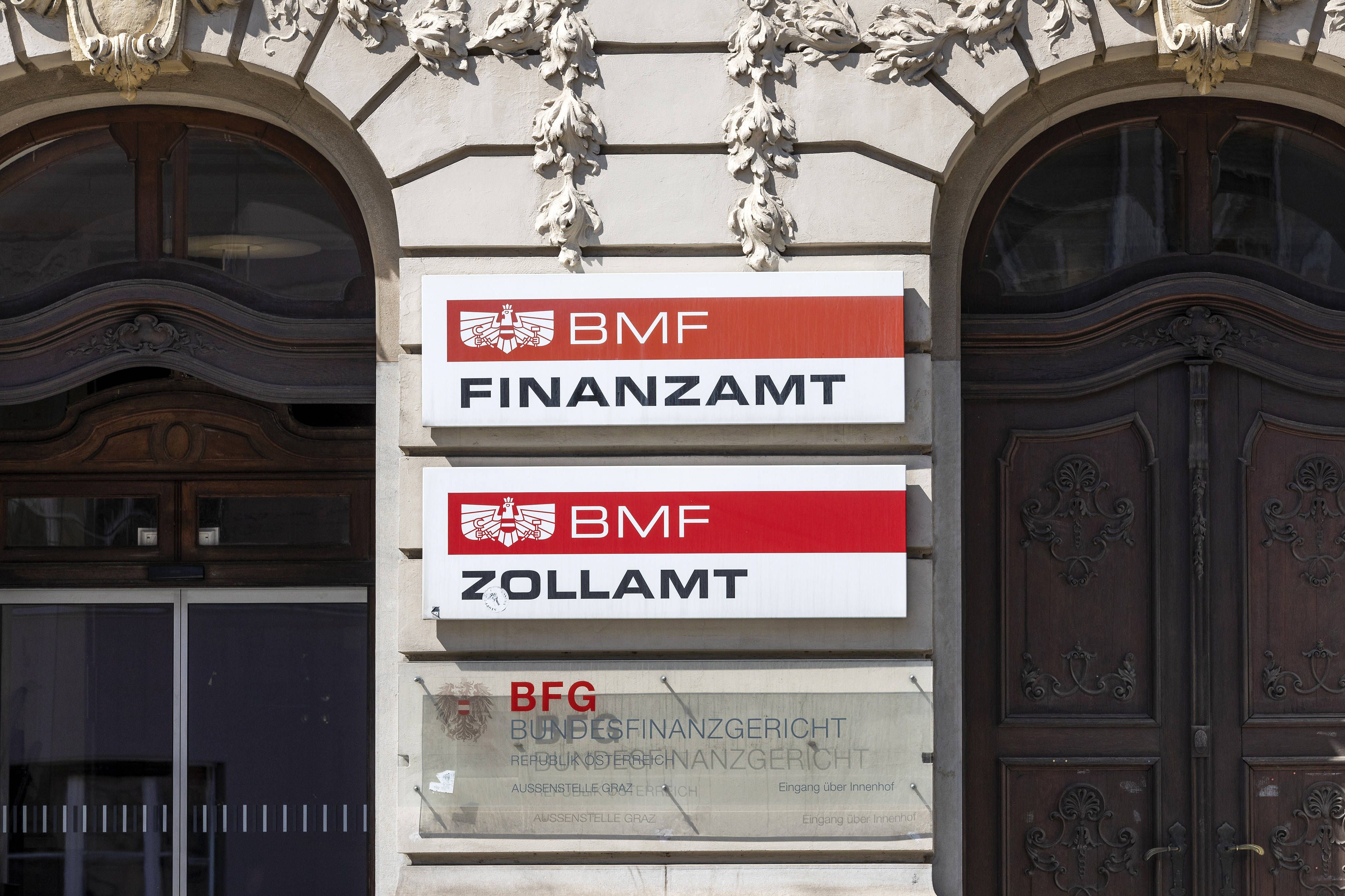 Die Zahl der Selbstanzeigen bei den Finanzbehörden steigt weiter an.