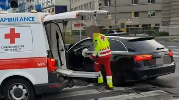 Während Einsatz – Audi rast am Grütel in Rotes Kreuz