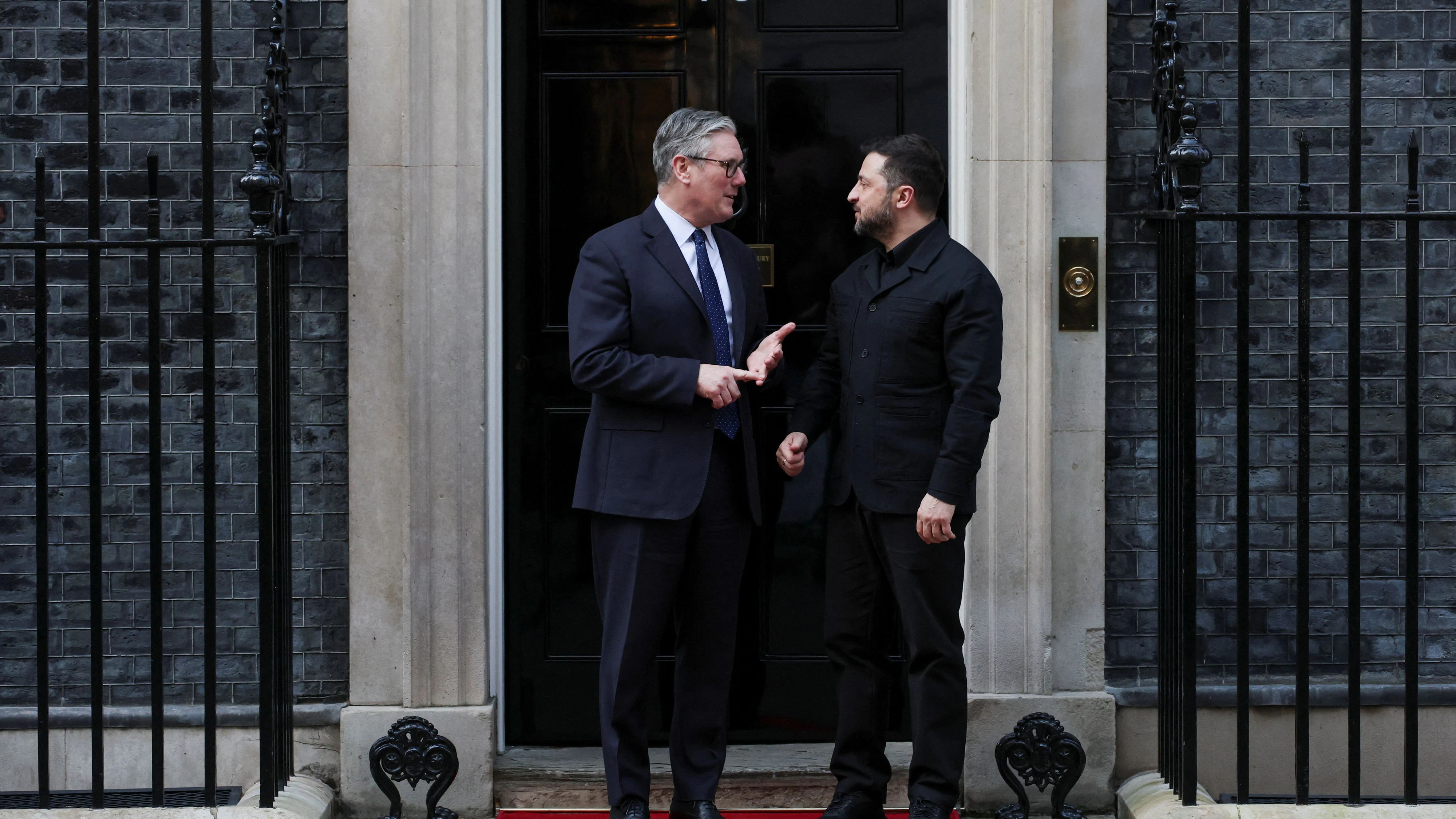 British Prime Minister Keir Starmer greets Ukrainian President Volodymyr Zelenskiy at 10 Downing Street, in London, Britain, March 17, 2026. REUTERS/Isabel Infantes 