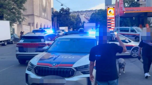 Mädchen (8) läuft in Wien vor Auto, landet im Spital