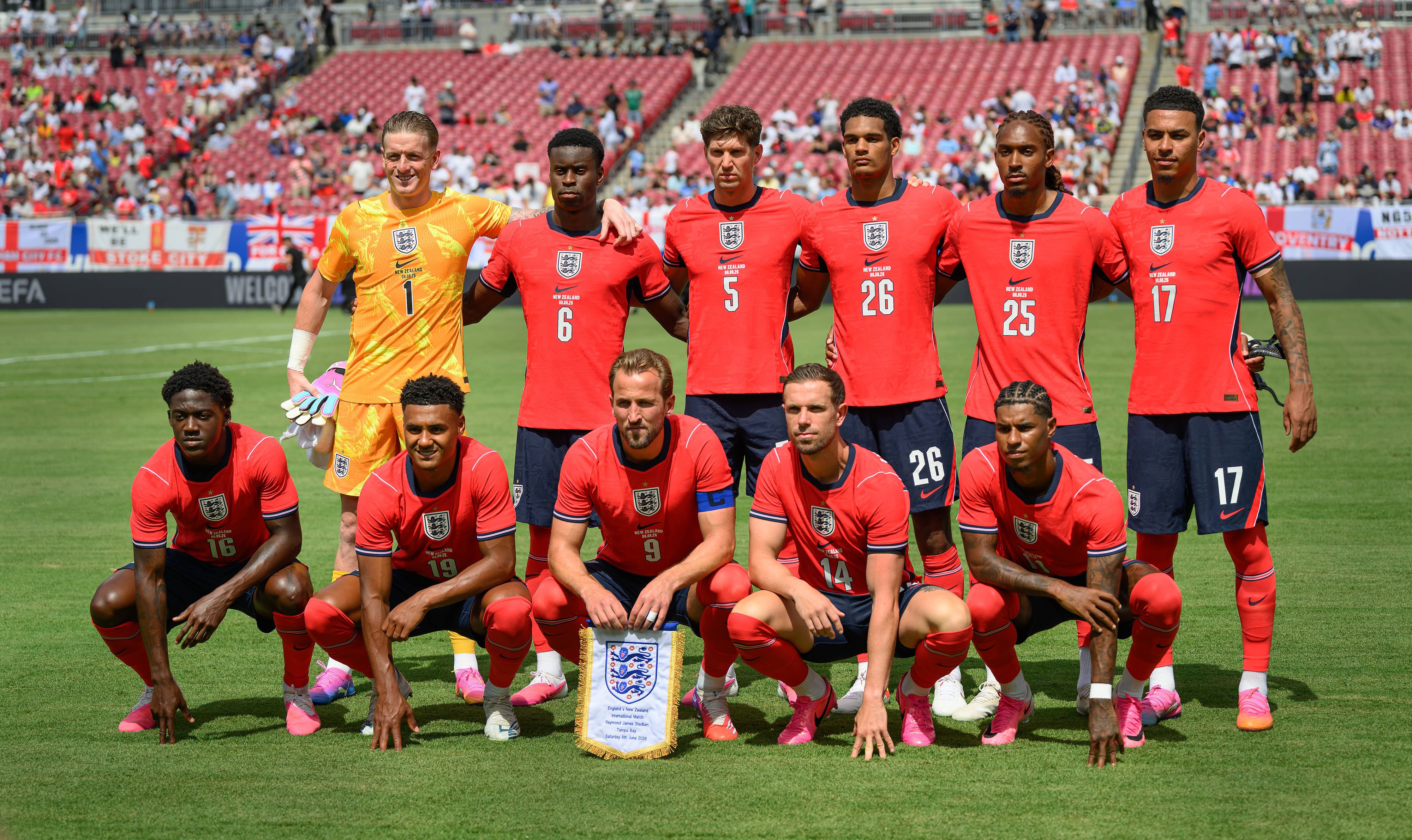 England gewann ihren WM-Test gegen XXX knapp mit 1:0. 