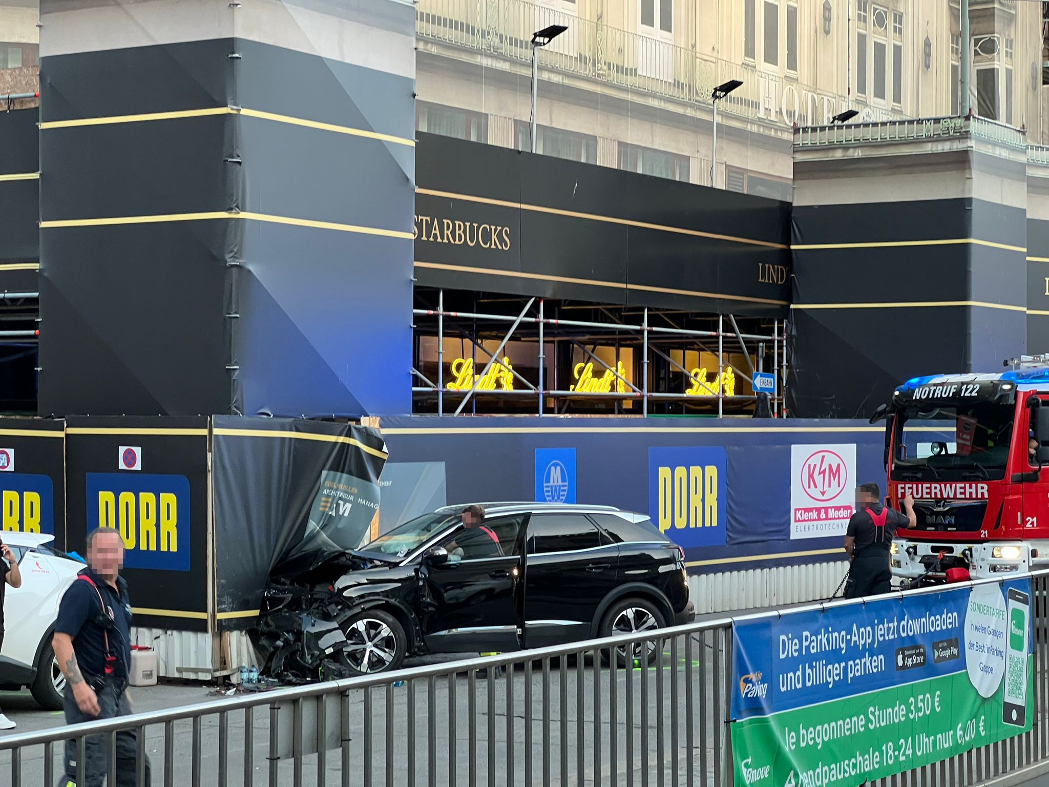 Heute.at - Crash-Serie vor der Wiener Oper fordert Verletzte