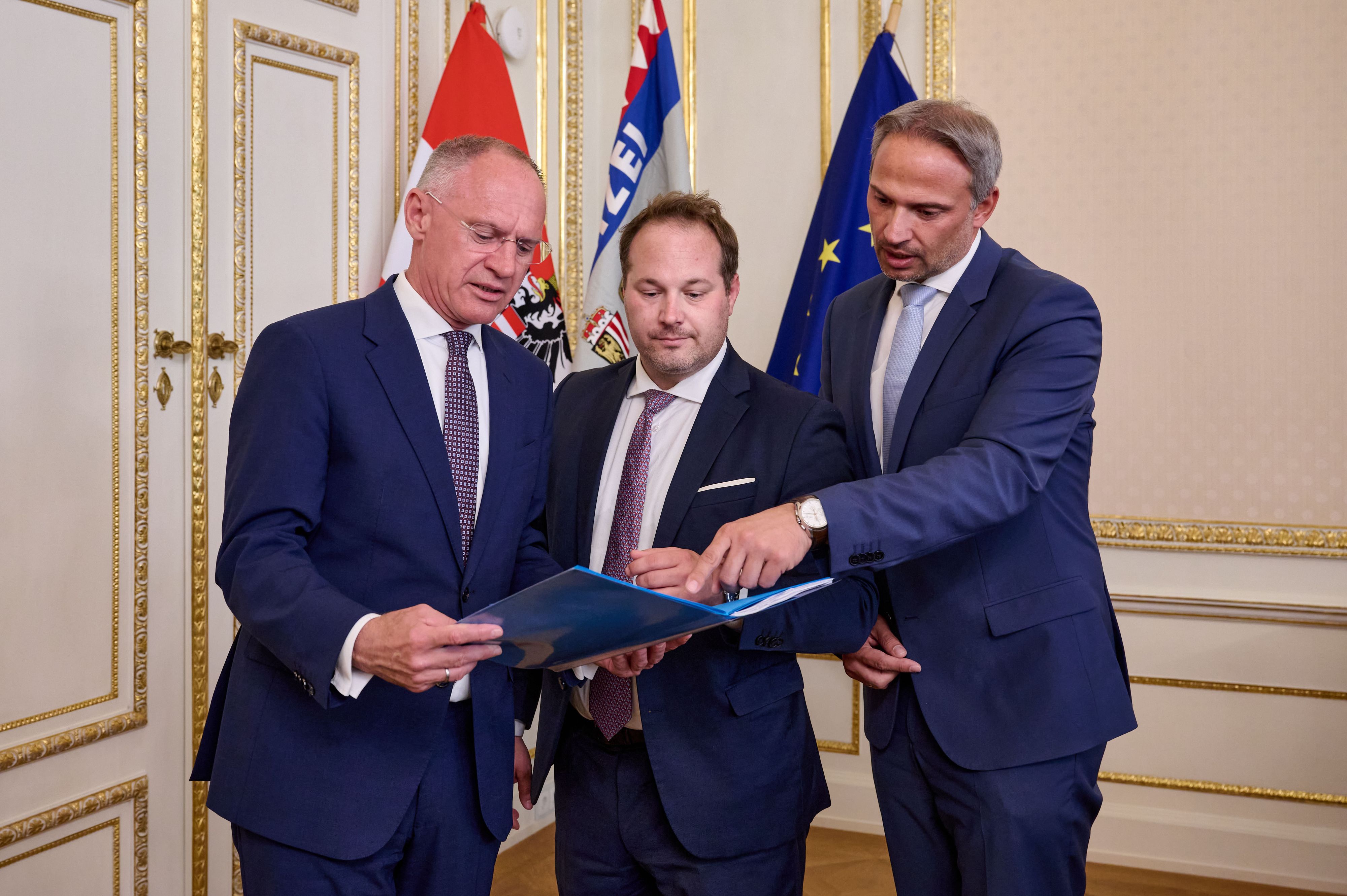 Innenminister Karner, Bezirkschef Resch, Wiens Vize-Polizeichef (v.l.)