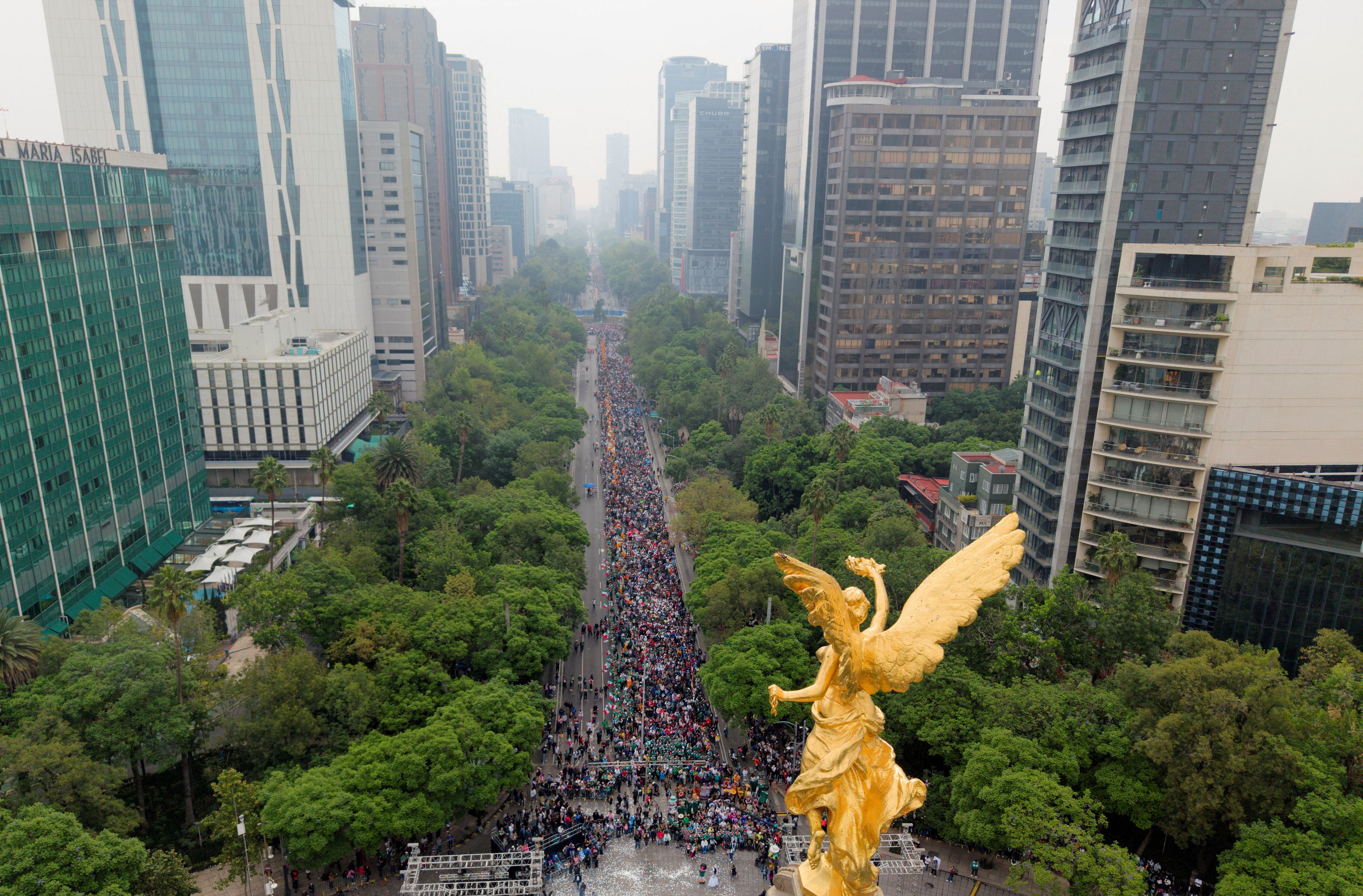 Fans machen in Mexiko City vor WM-Start eine Mega-Welle.