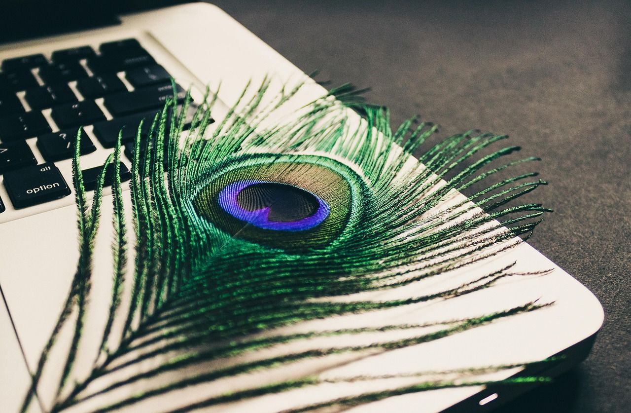 Buntes MacBook mit individuellen Farben