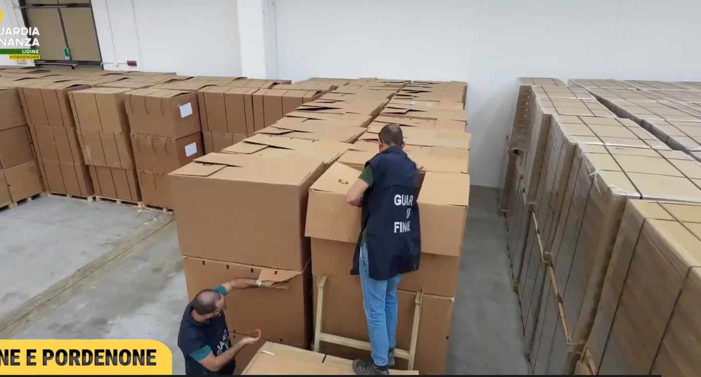 Illegale Zigaretten-Fabrik in Italien