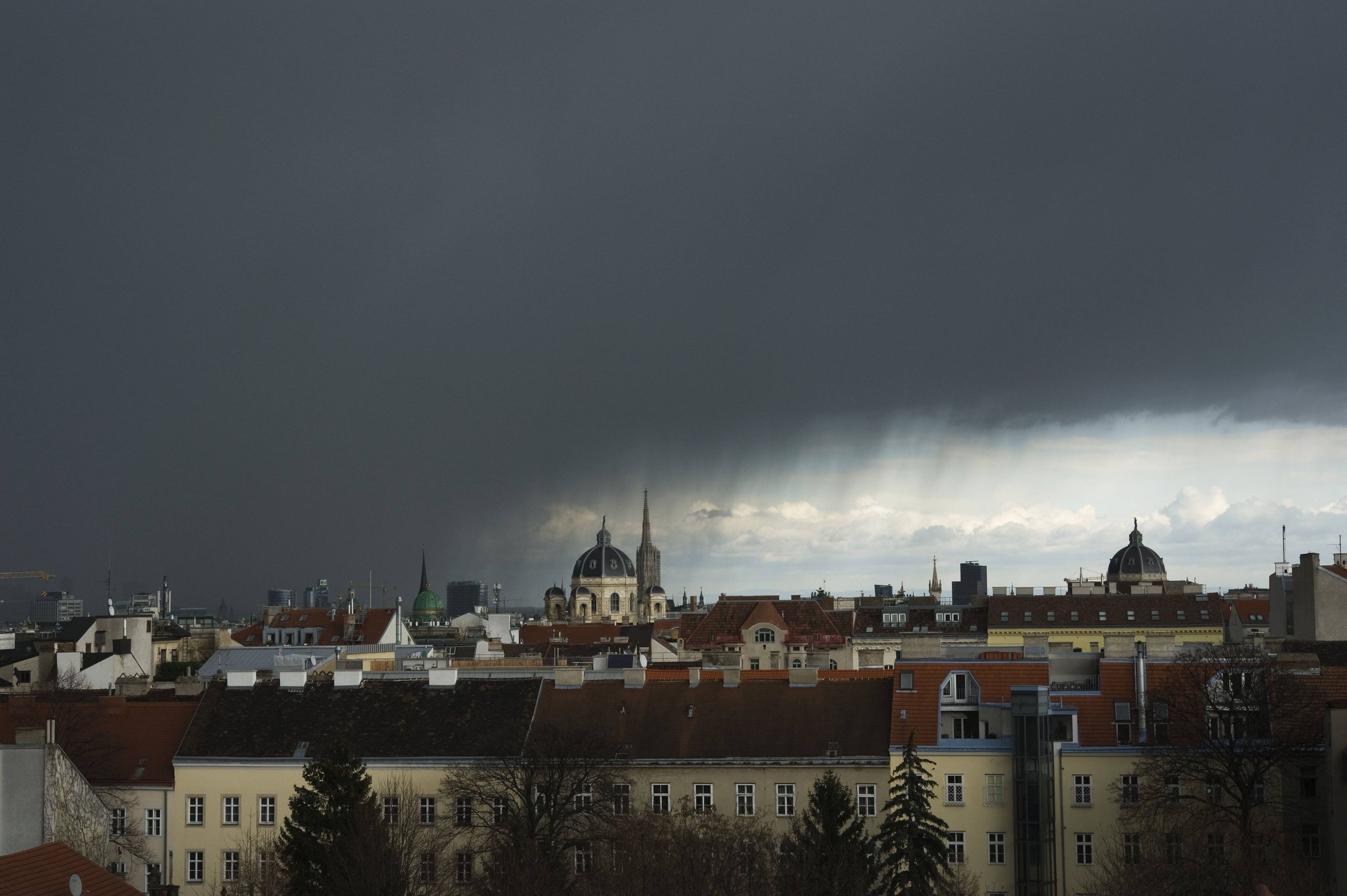 Heute.at - Unwetterartige Gewitter ziehen jetzt bis nach Wien