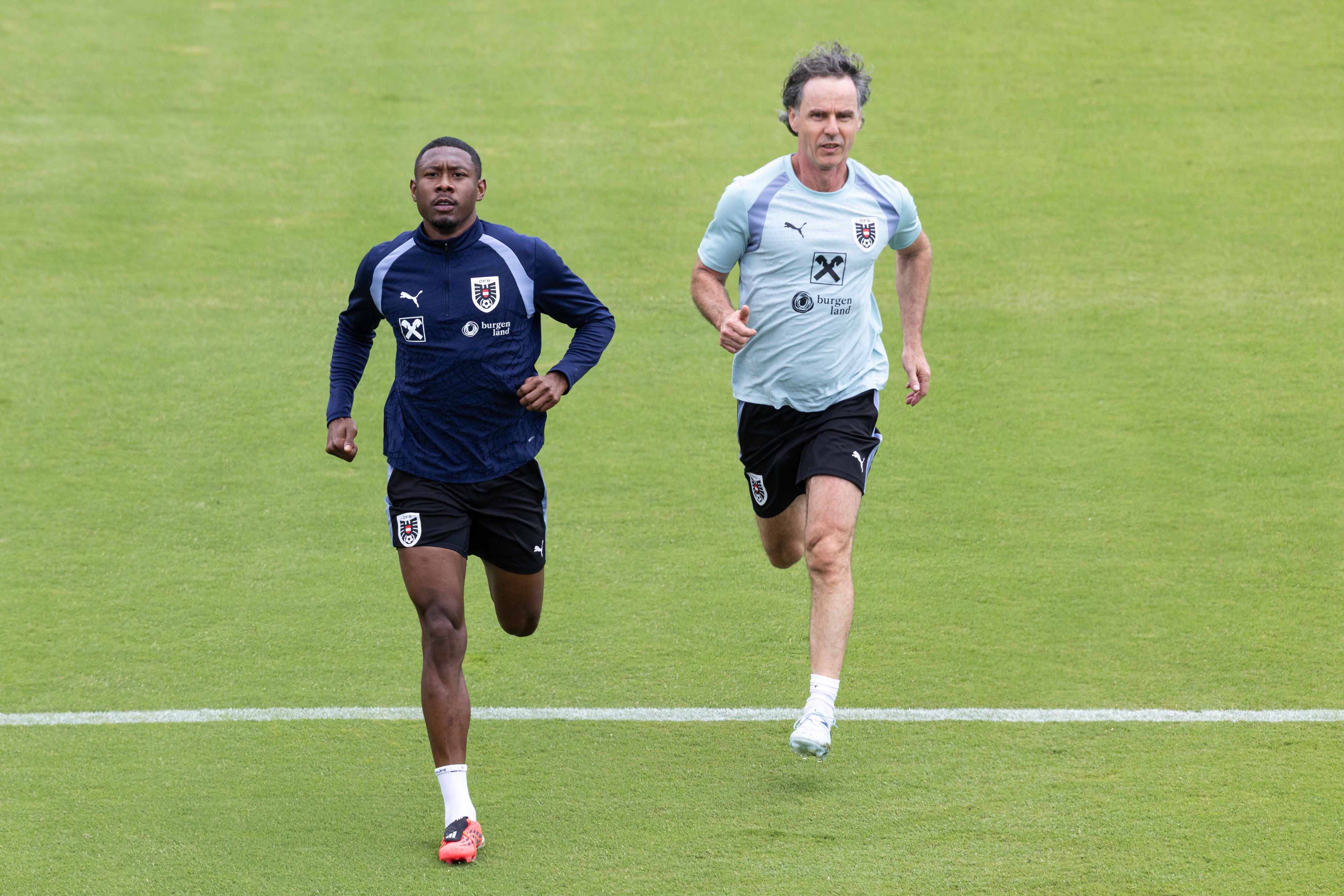 Alaba beim individuellen Training mit ÖFB-Betreuer Zallinger.