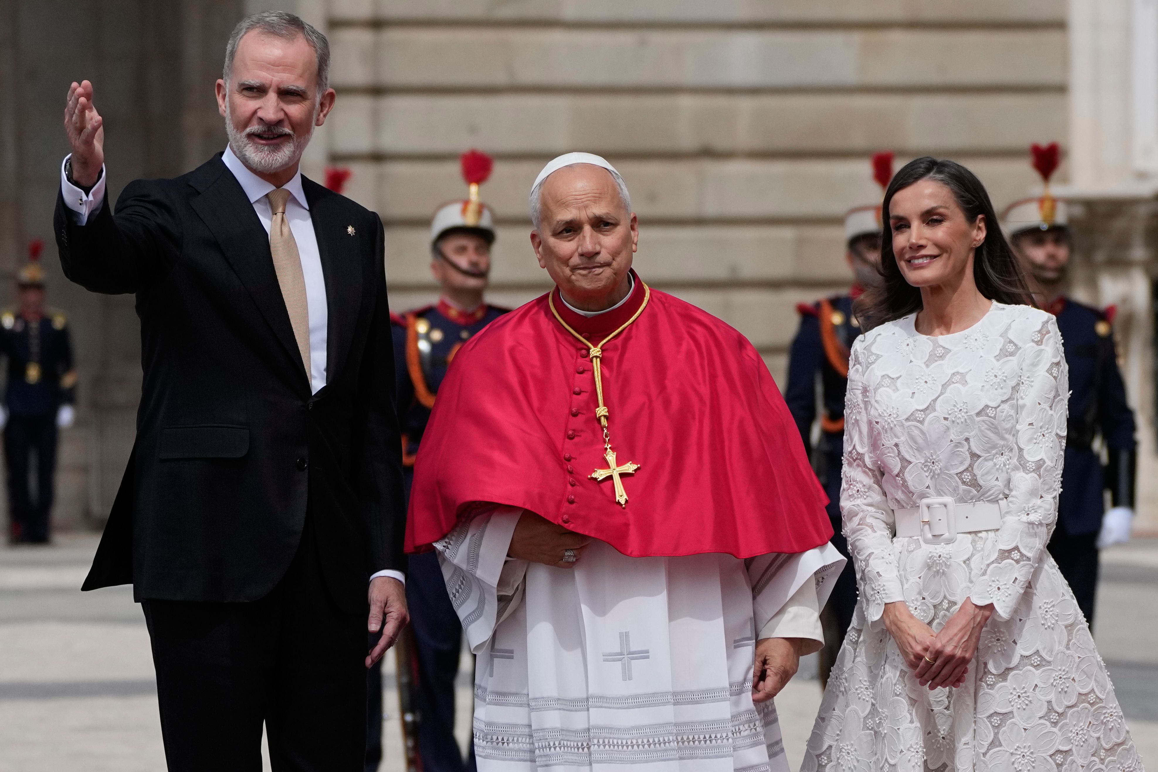 Papst Leo XIV. wurde anlässlich seiner Apostolischen Reise nach Spanien im Königspalast in Madrid von König Felipe VI. und Königin Letizia empfangen.
