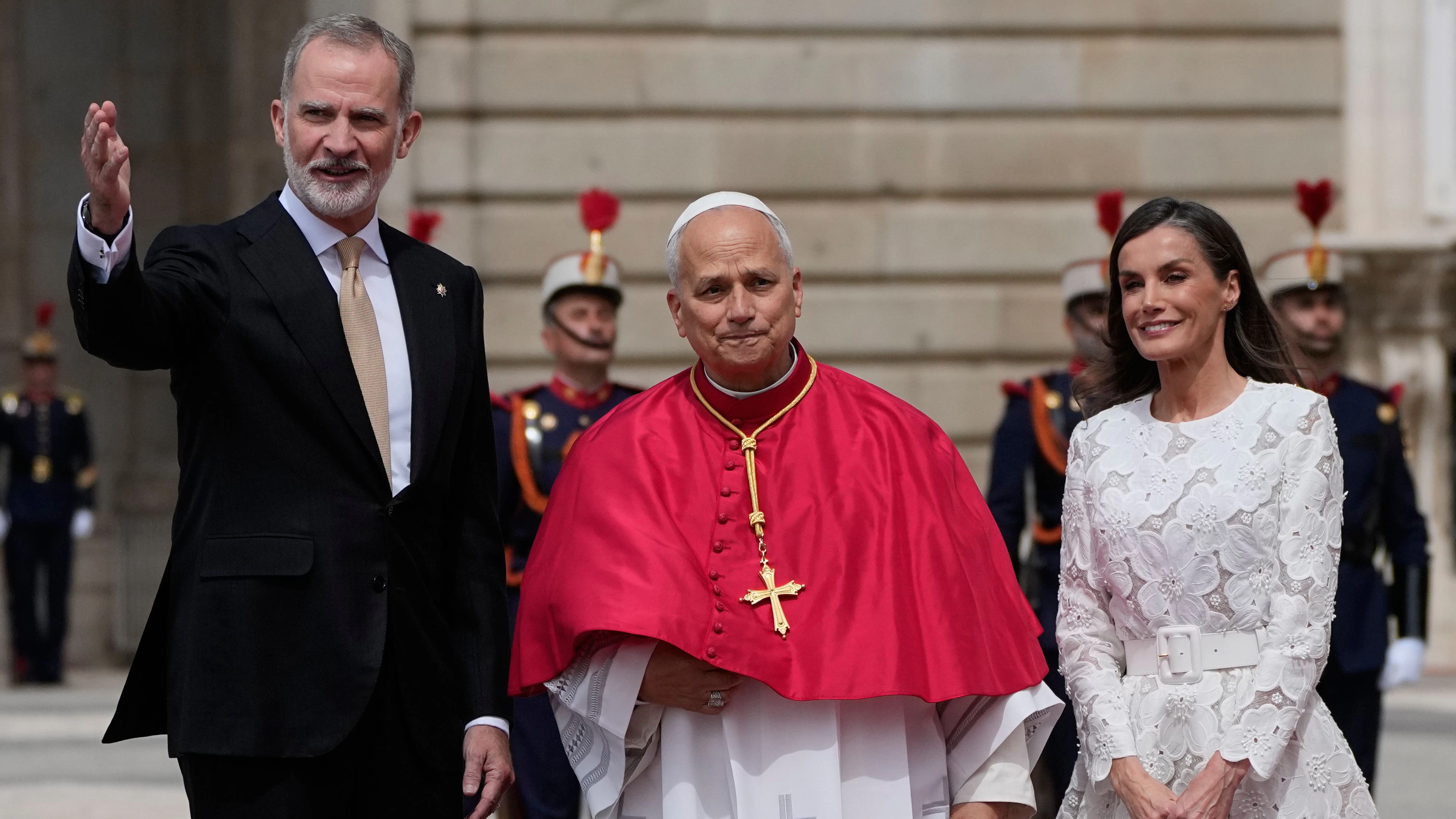 Papst Leo XIV. wurde am Samstag anlässlich seiner Apostolischen Reise nach Spanien im Königspalast in Madrid von König Felipe VI. und Königin Letizia empfangen. 