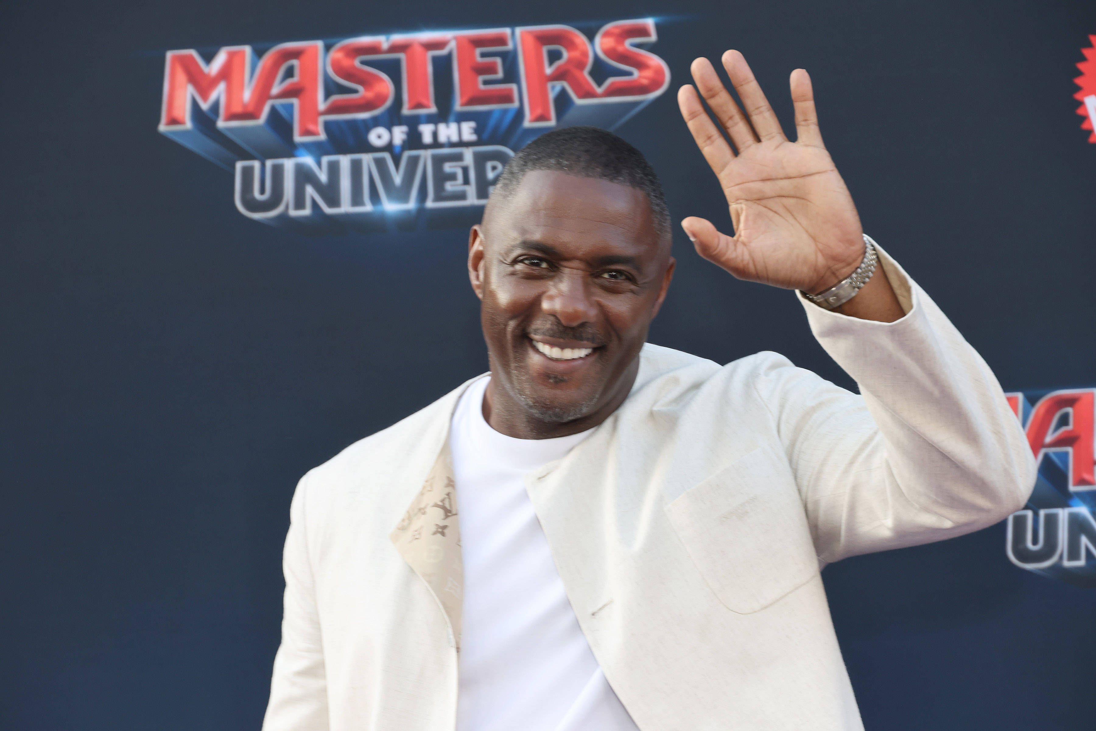 Idris Elba wird nicht der neue James Bond. Ein Grund sei, dass viele noch nicht bereit für einen dunkelhäutigen 007 seien, so der Scahuspieler.