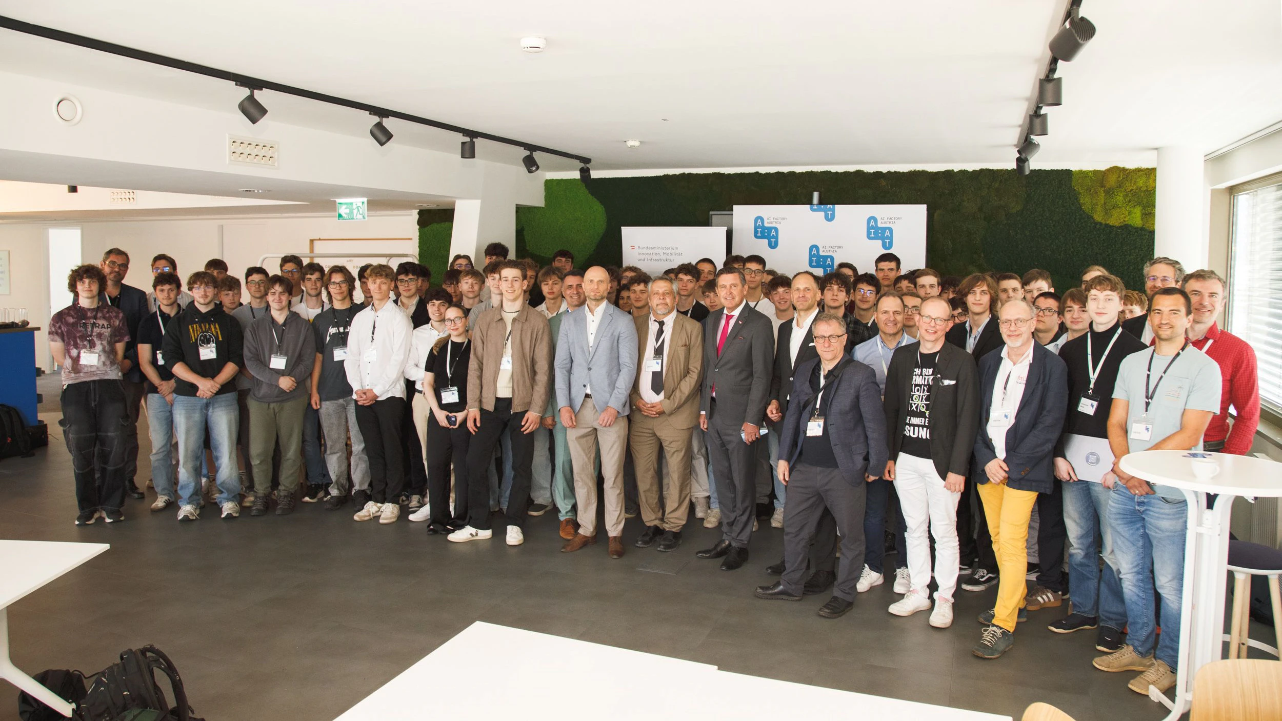 Rund 90 Schüler aus BWKI-Projekten und "KI-Schulen des Jahres" diskutierten mit Innovationsminister Peter Hanke, KI-Experten, Startups und Förderstellen über Österreichs KI-Zukunft.