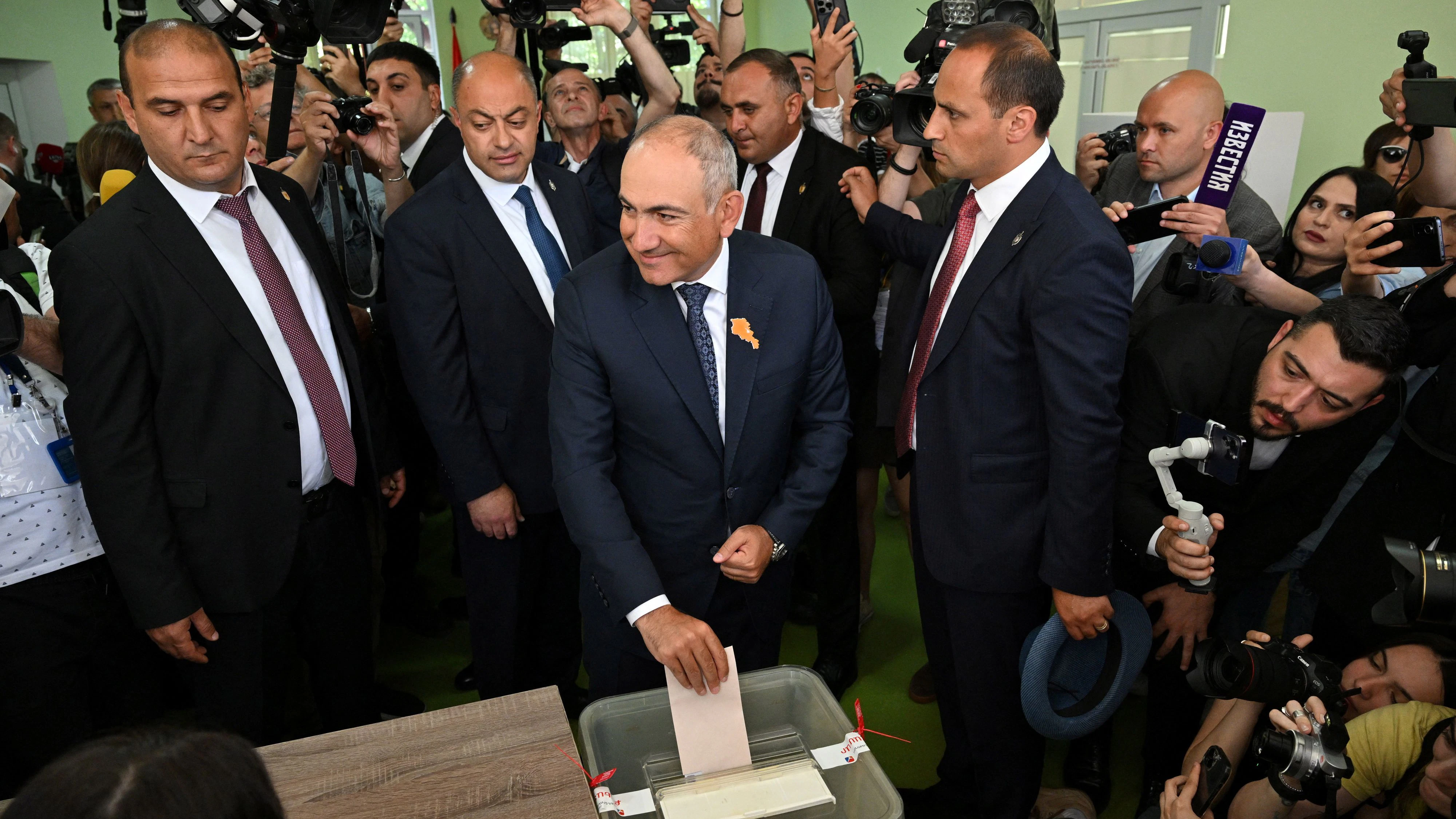 Armenian Prime Minister and leader of the Civil Contract party Nikol Pashinyan casts a ballot at a polling station during a parliamentary election in Yerevan, Armenia, June 7, 2026. Stringer/Photolure via REUTERS ATTENTION EDITORS - THIS IMAGE HAS BEEN SUPPLIED BY A THIRD PARTY.