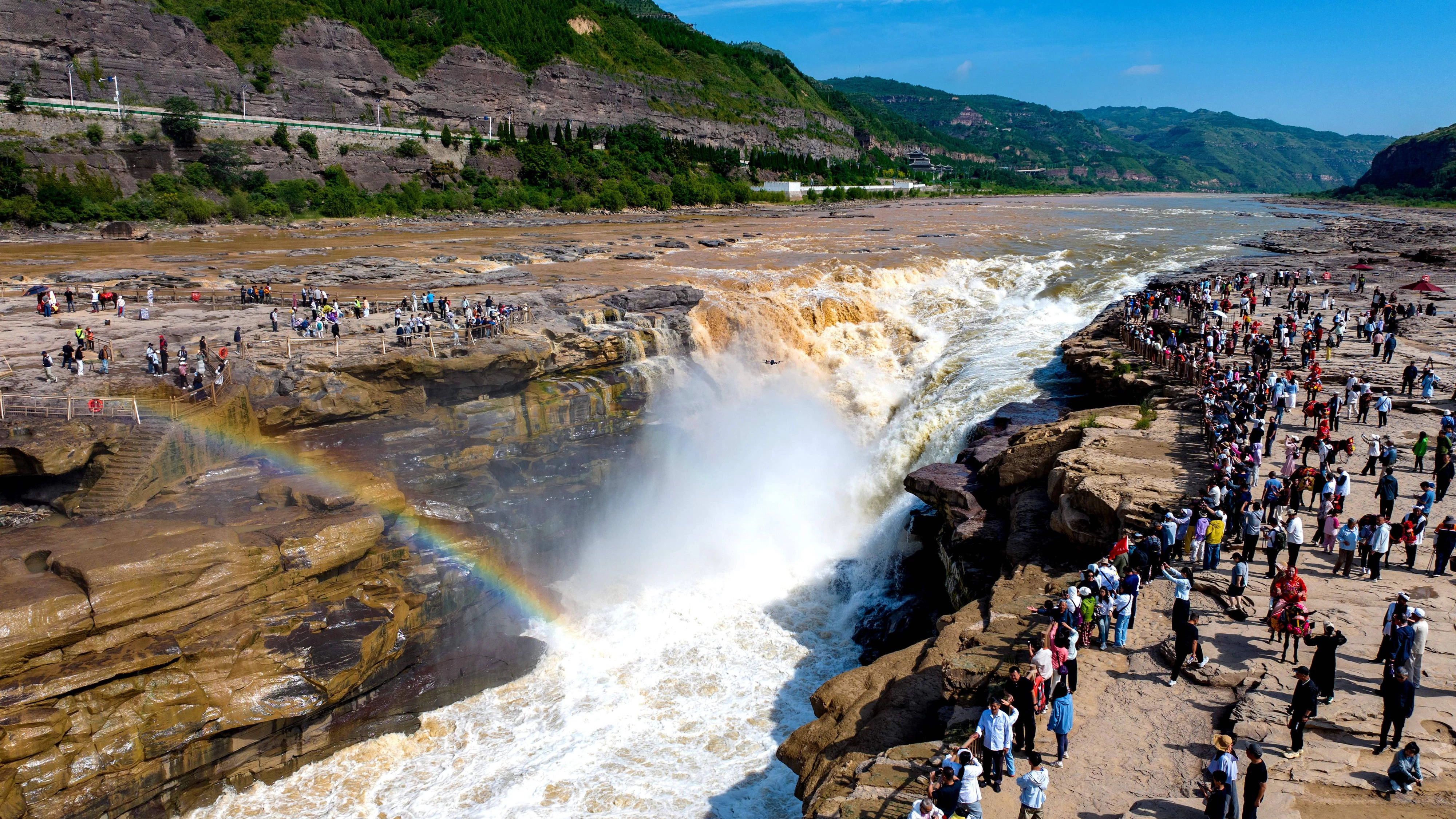 LINFEN, CHINA - JUNE 07: Tourists visit the Hukou Waterfall on the Yellow River on June 7, 2026 in Jixian County, Linfen City, Shanxi Province of China. Affected by upstream rainfall, Hukou Waterfall displays clear and muddy waters flow side by side, creating a two-tone river that has drawn crowds eager to witness the half-clear, half-muddy spectacle. PUBLICATIONxNOTxINxCHN Copyright: xVCGx 111646825622