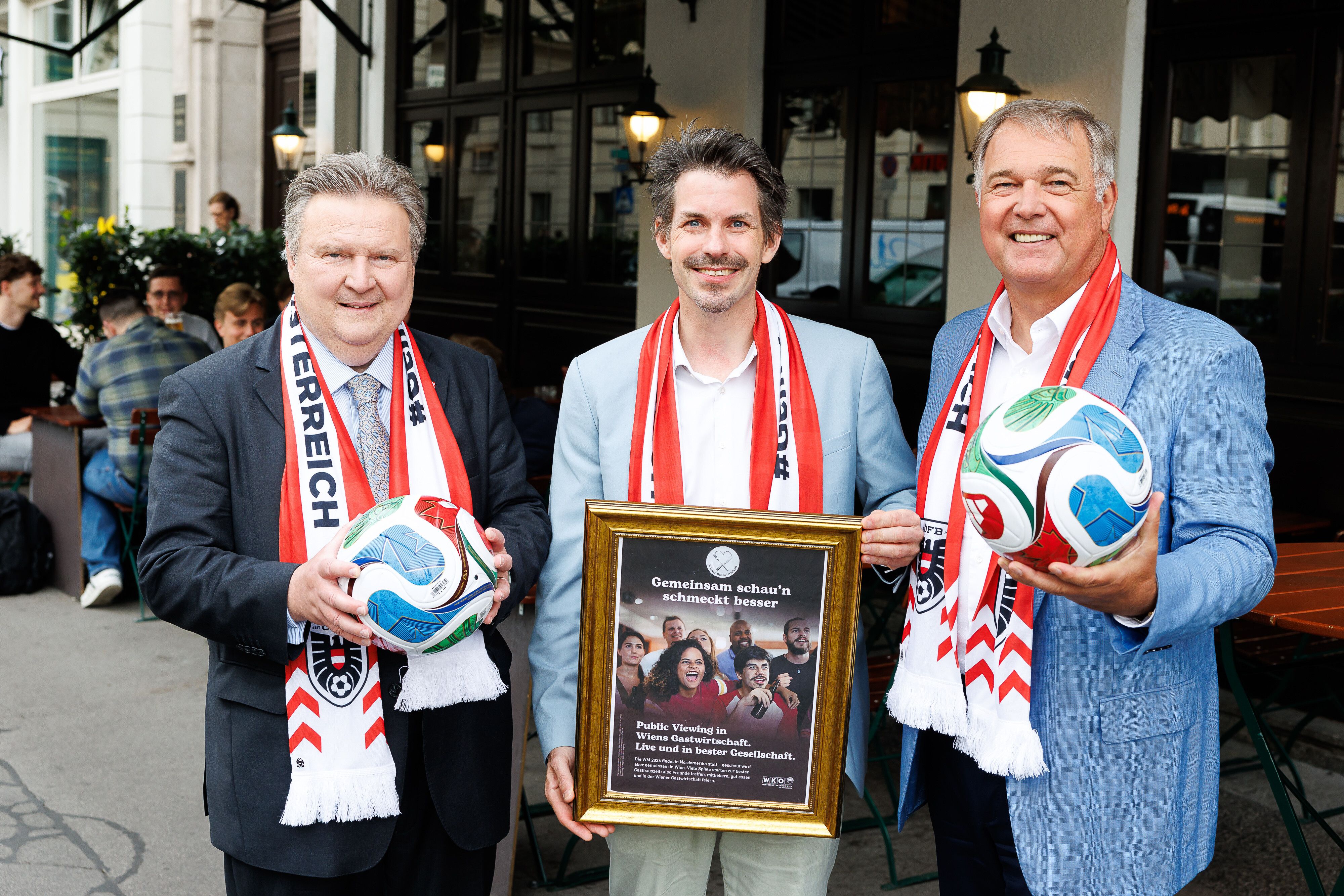 Bürgermeister Michael Ludwig (SP), Gastronomie-Obmann Thomas Peschta und WKW-Präsident Walter Ruck