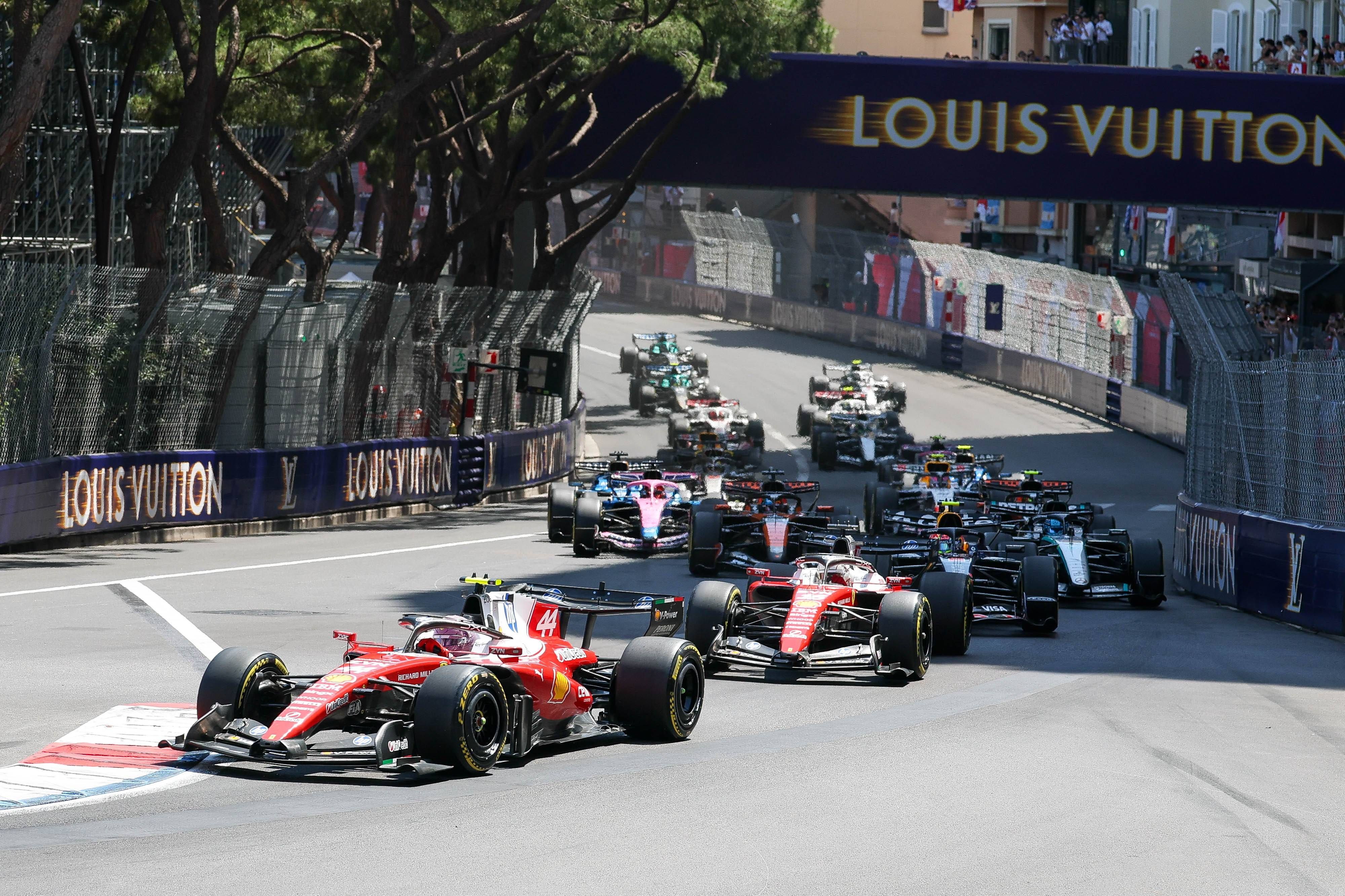 In der Formel 1 darf Mercedes seinen Motor verbessern, Red Bull nicht. 