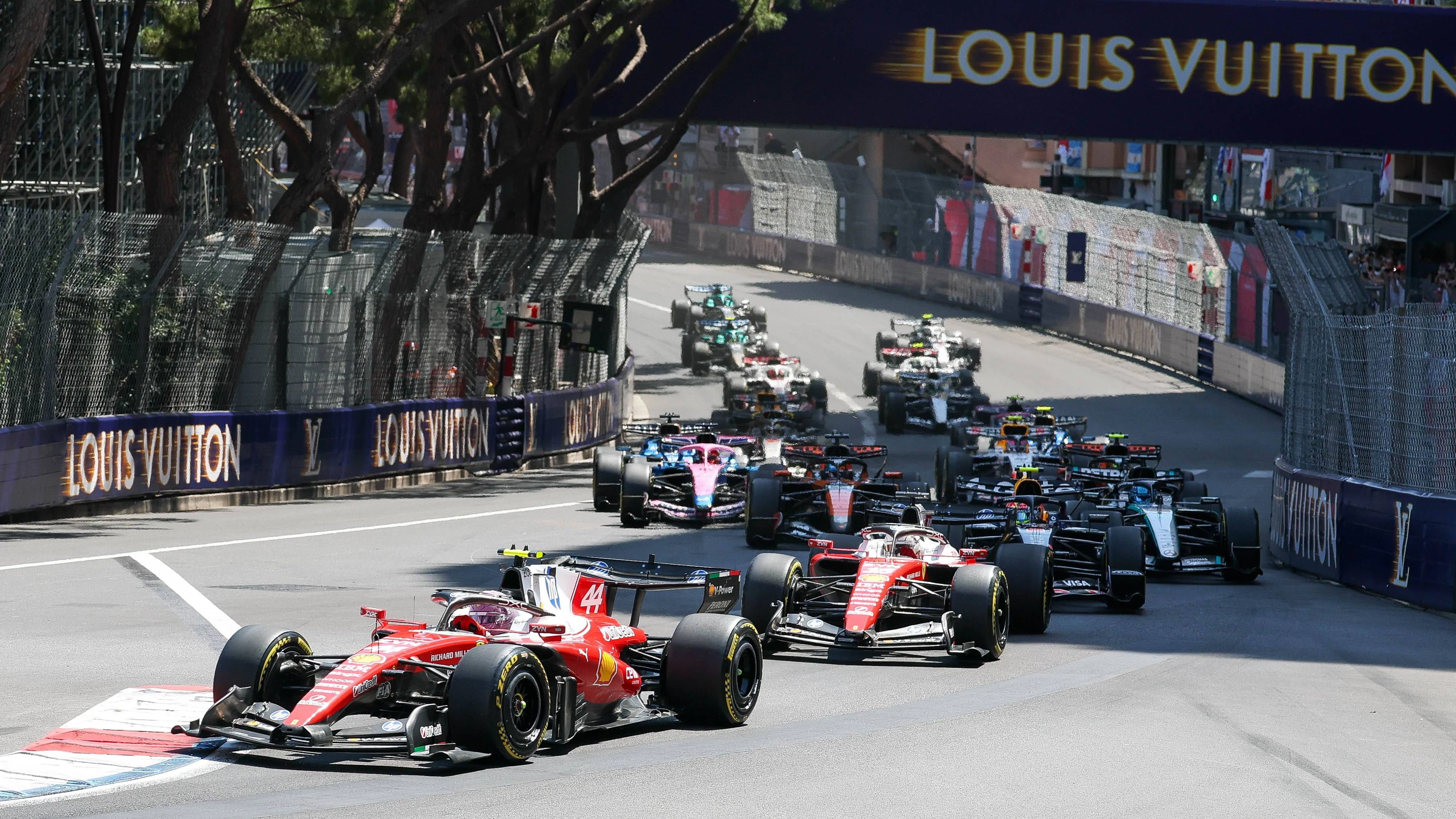 In der Formel 1 darf Mercedes seinen Motor verbessern, Red Bull nicht. 