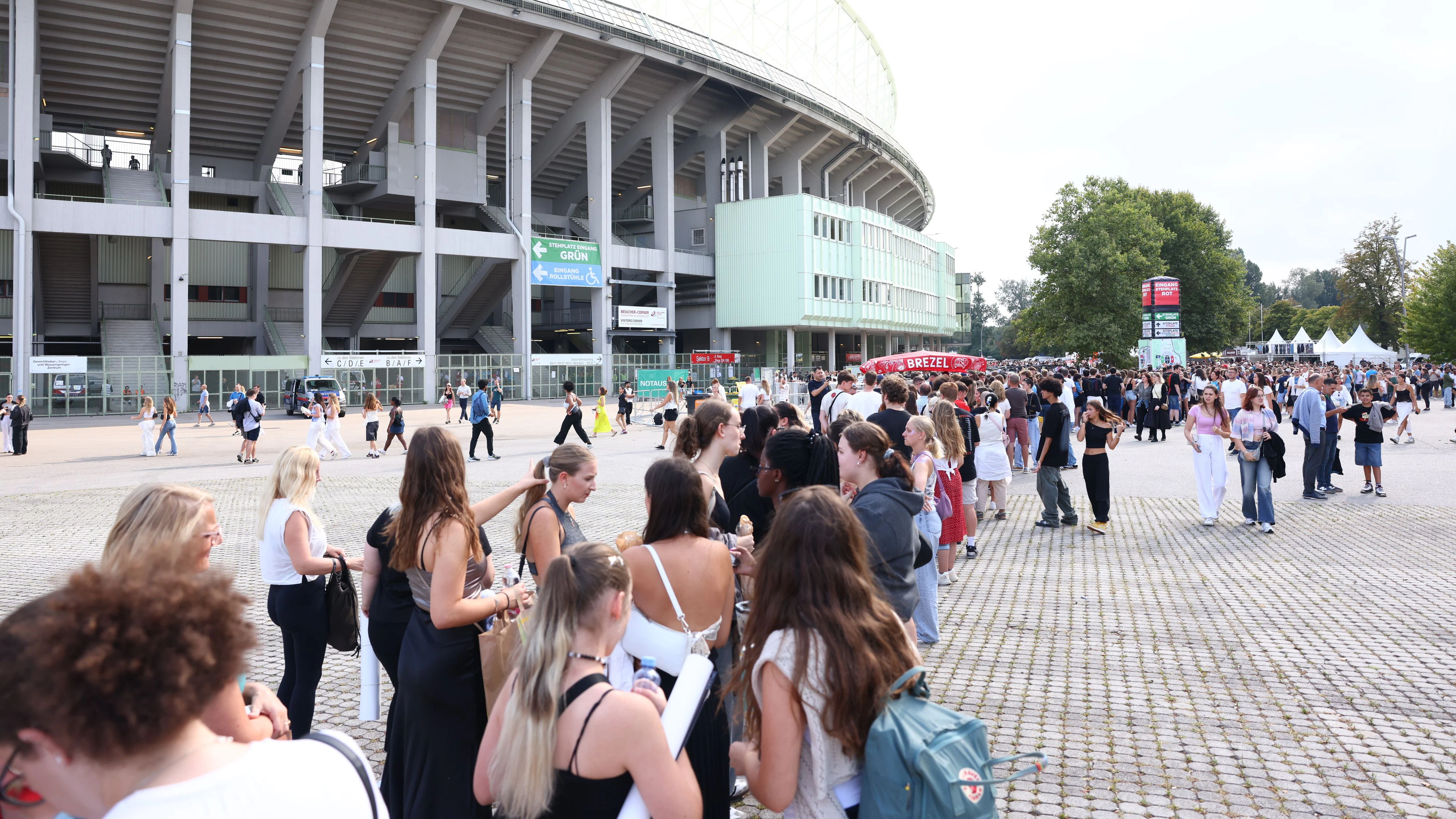 20240821 / ernst happel stadion erhöhte sicherheit polizei polizeikontrolle am coldplay konzert wegen terrorgefahr / foto: sabine hertel / tageszeitung heute