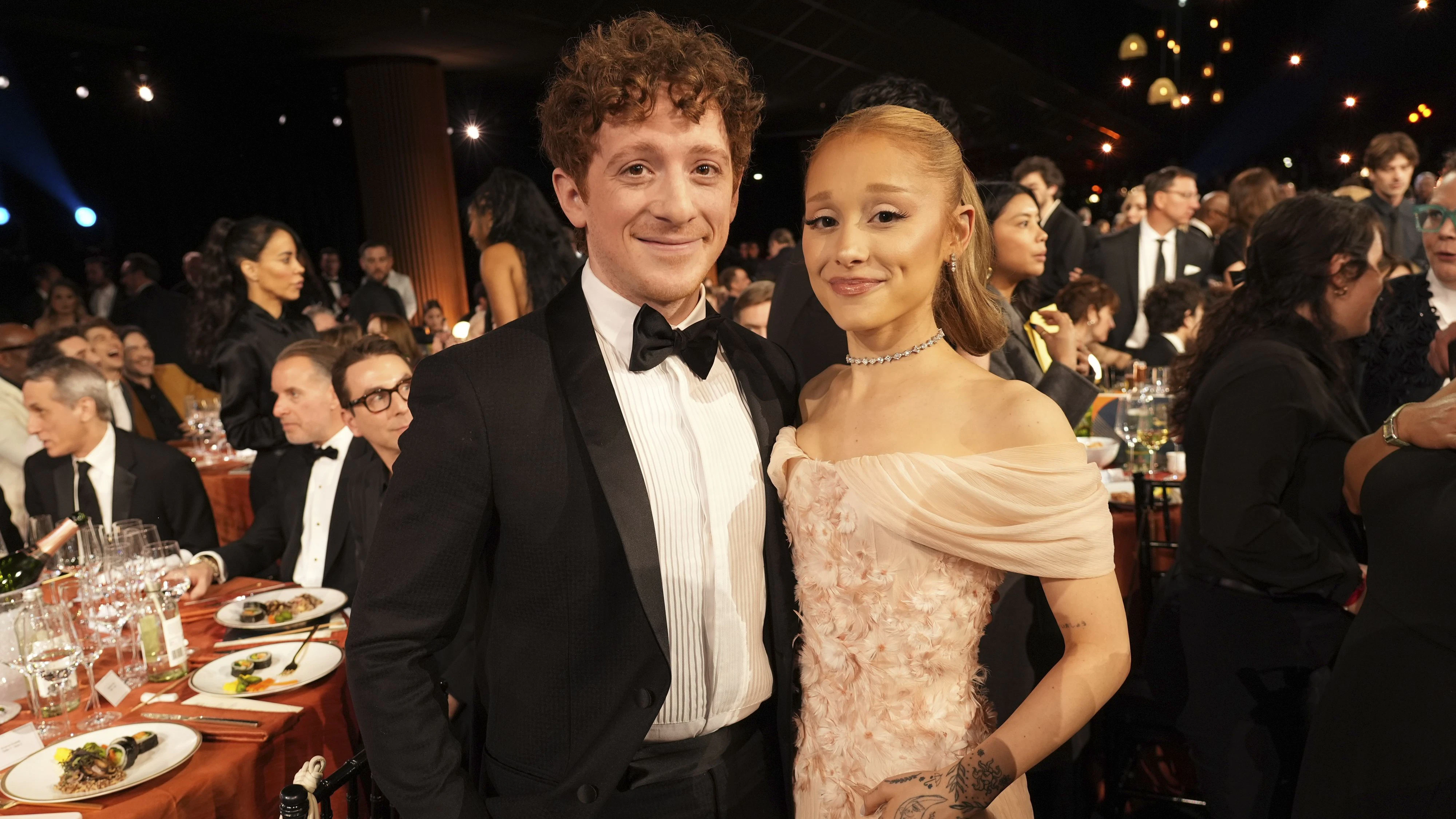 Ariana Grande Ethan Slater