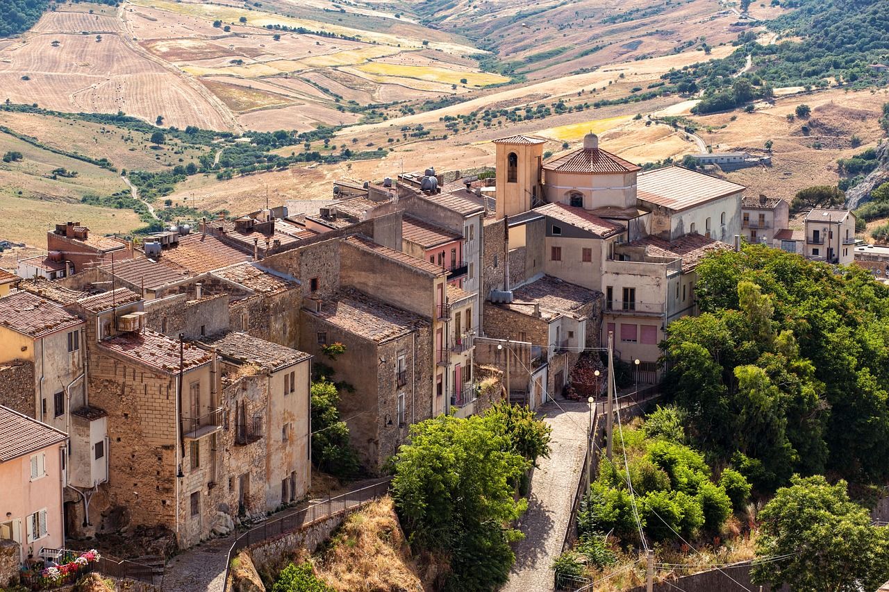 Ein australisches Paar hat sich auf Sizilien ein Haus zum Sy