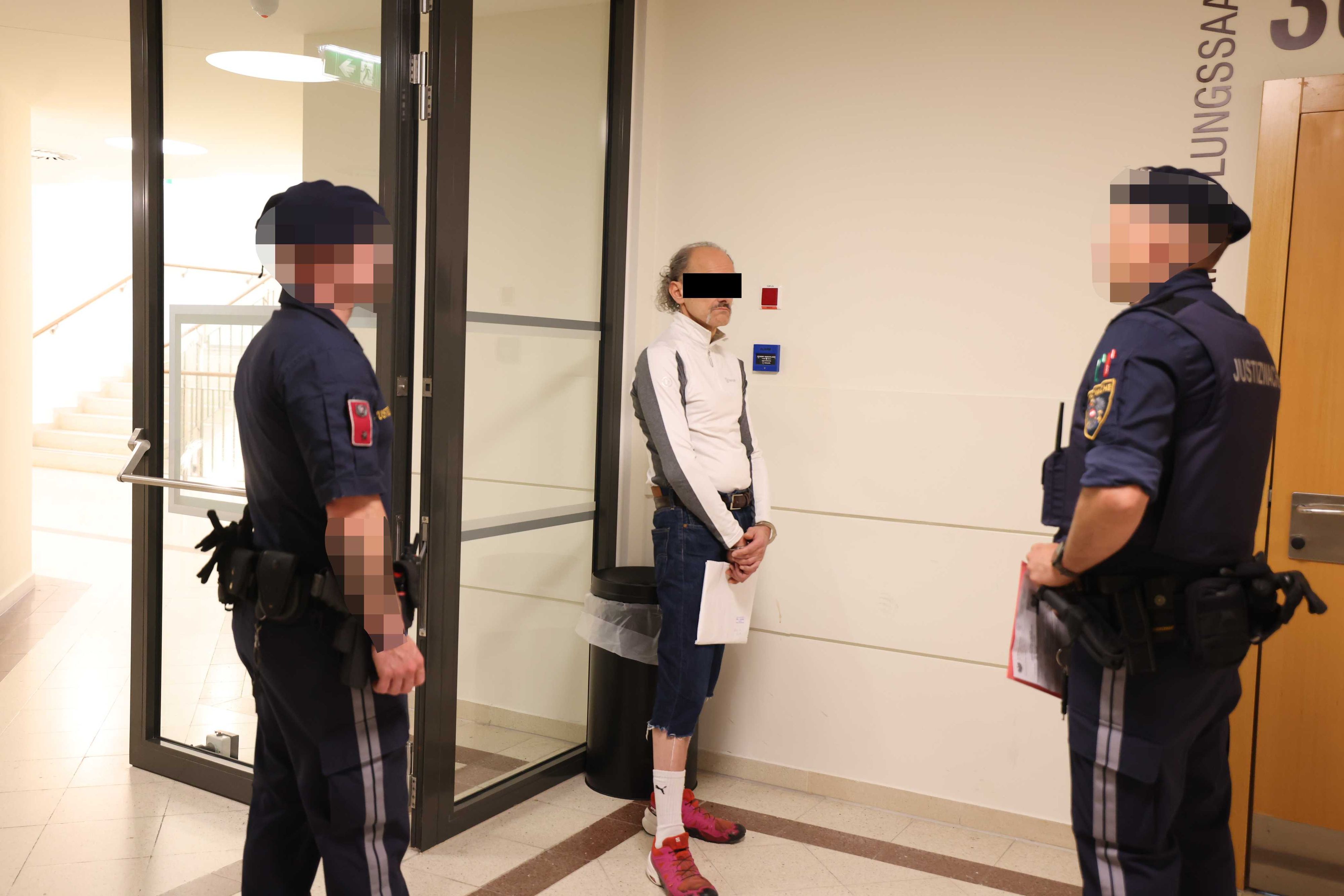 Joint und Messer in U6: Wiener (55) vor Gericht in Wien.