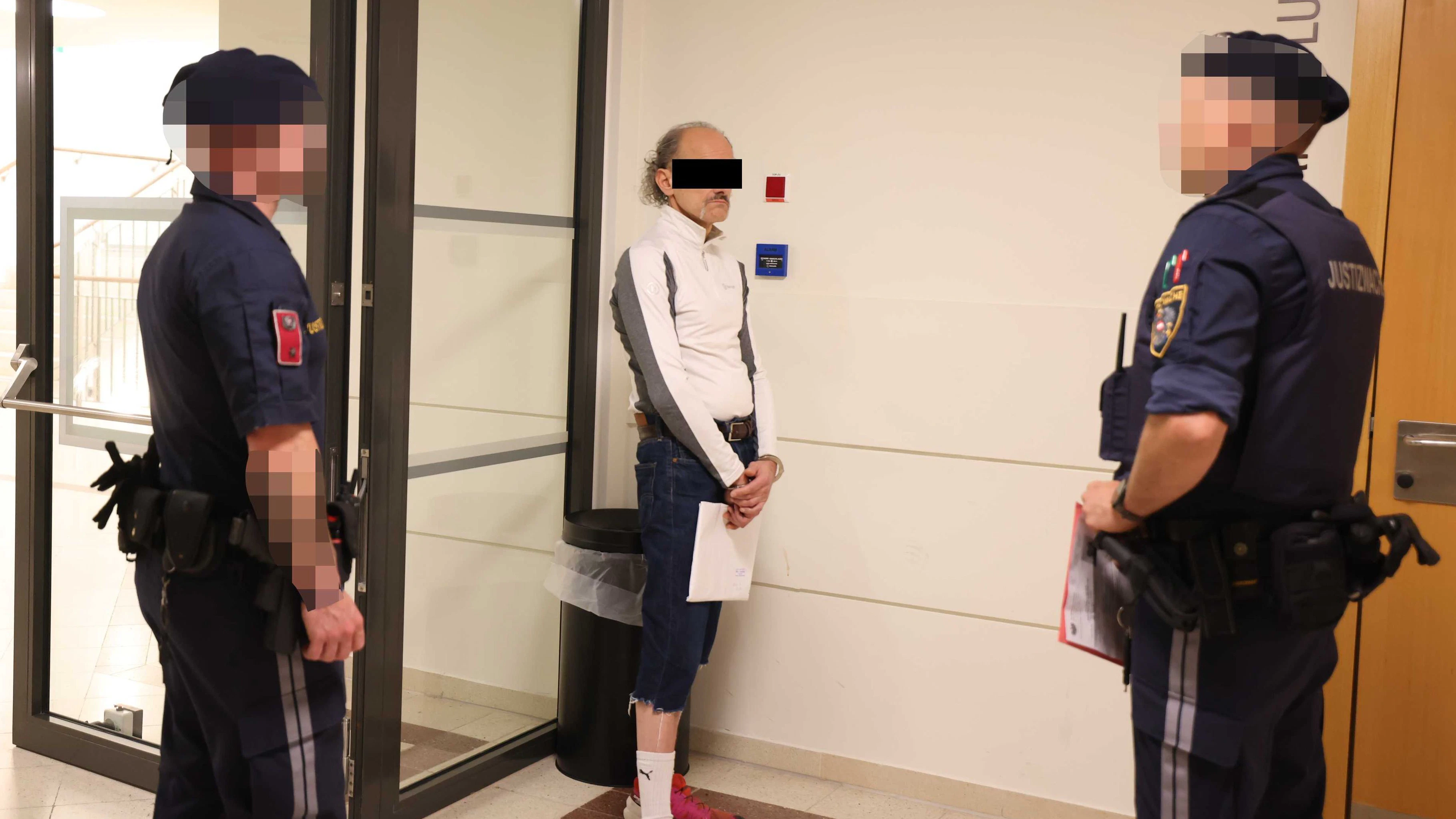 Joint und Messer in U6: Wiener (55) vor Gericht in Wien.