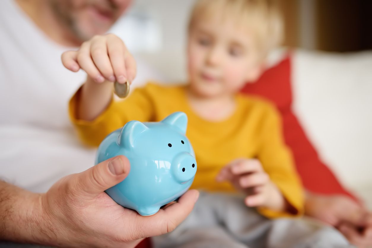 Die Bundesregierung plant im Rahmen des Doppelbudgets 2027/2028 Anpassungen beim Familienbonus Plus.