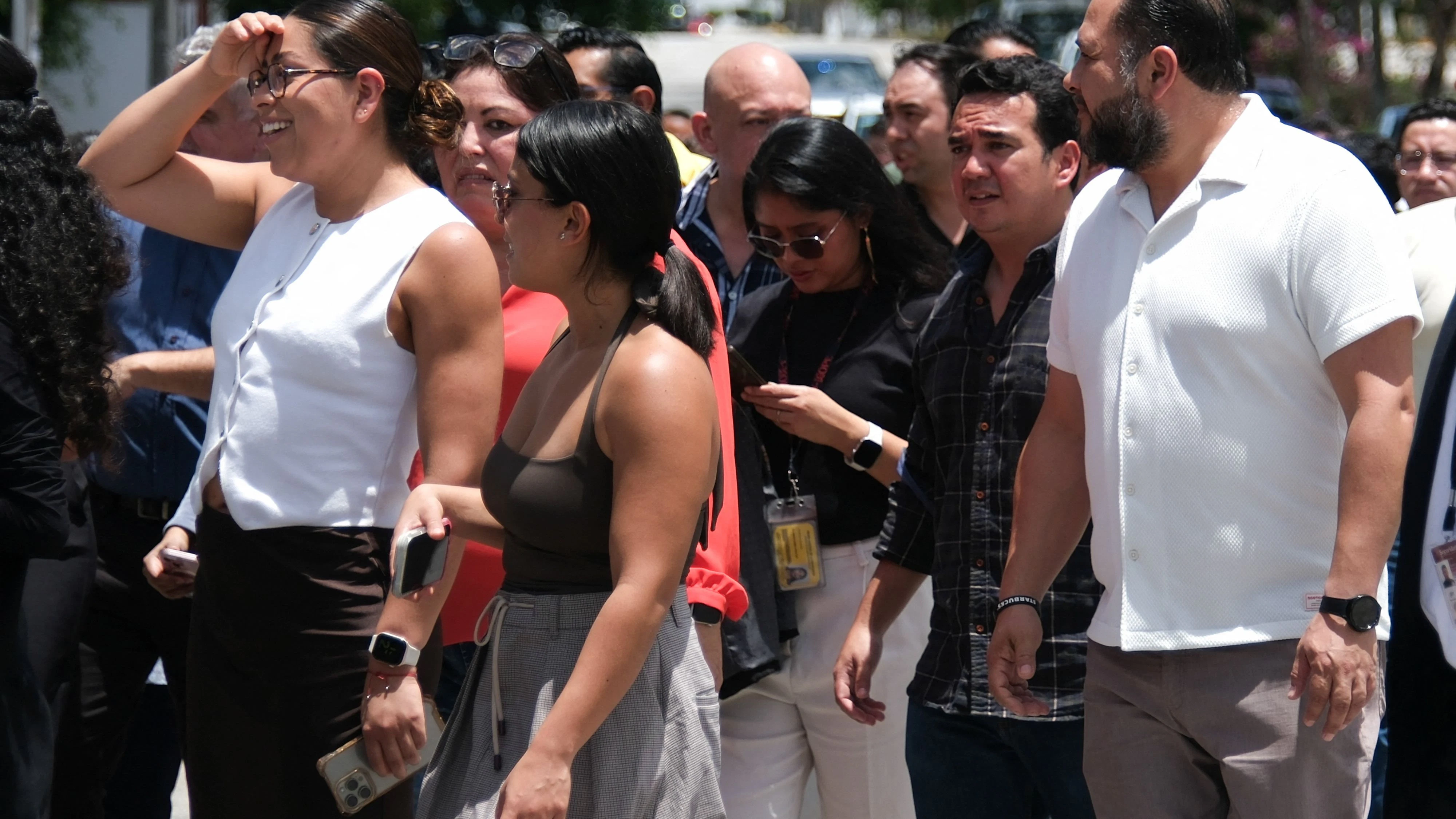 In Cancun verließen viele Menschen aus Angst die Gebäude.