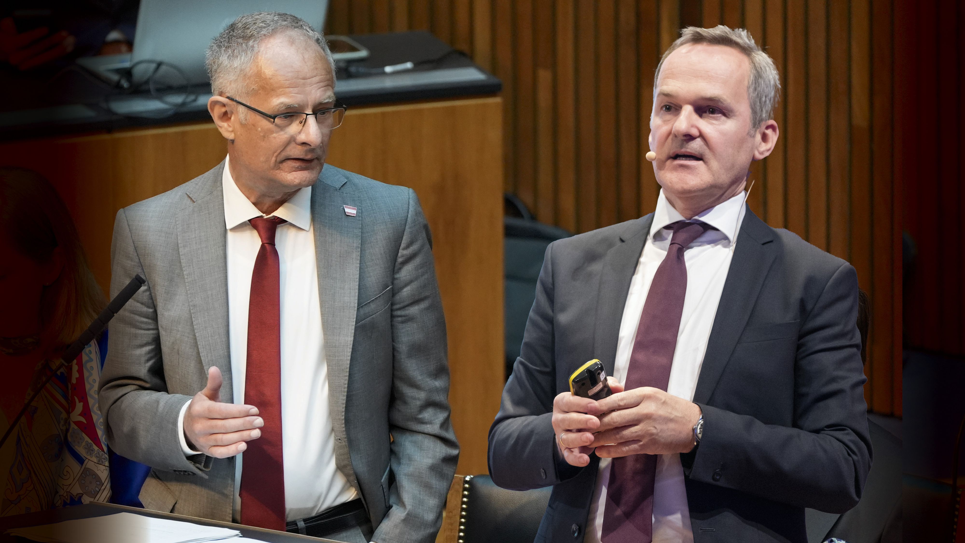 Wirtschaftsexperte Franz Schellhorn (r.) zerpflückt das Budget von Finanzminister Markus Marterbauer (SPÖ).