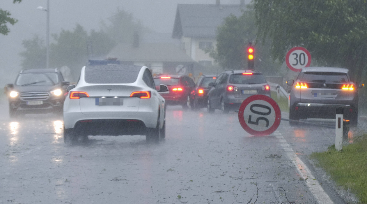 Heute.at - Wetter-Sturz! Unwetter-Walze überrollt jetzt Österreich