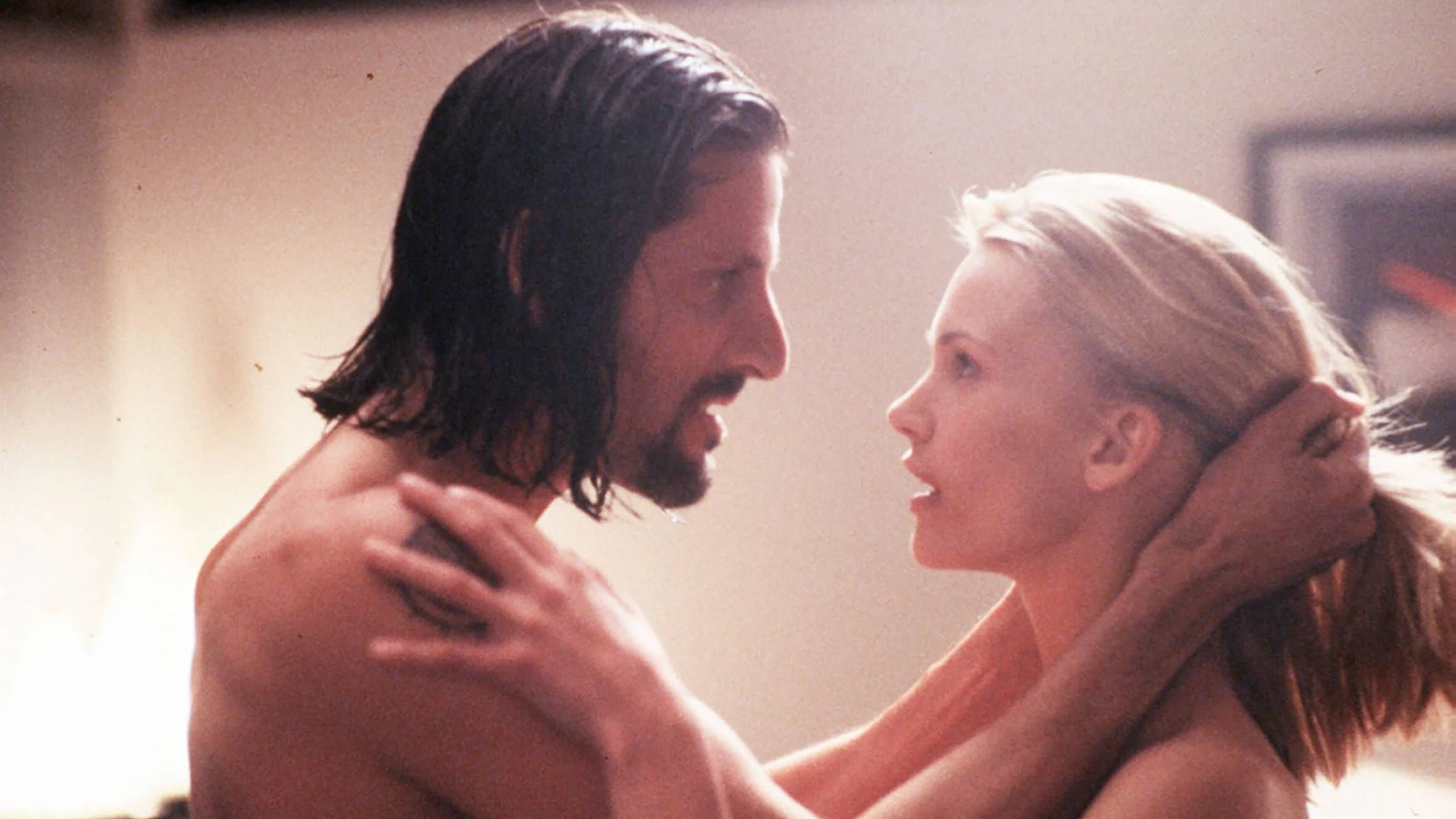 Anthony Guidera und Natasha Henstridge in "Species."