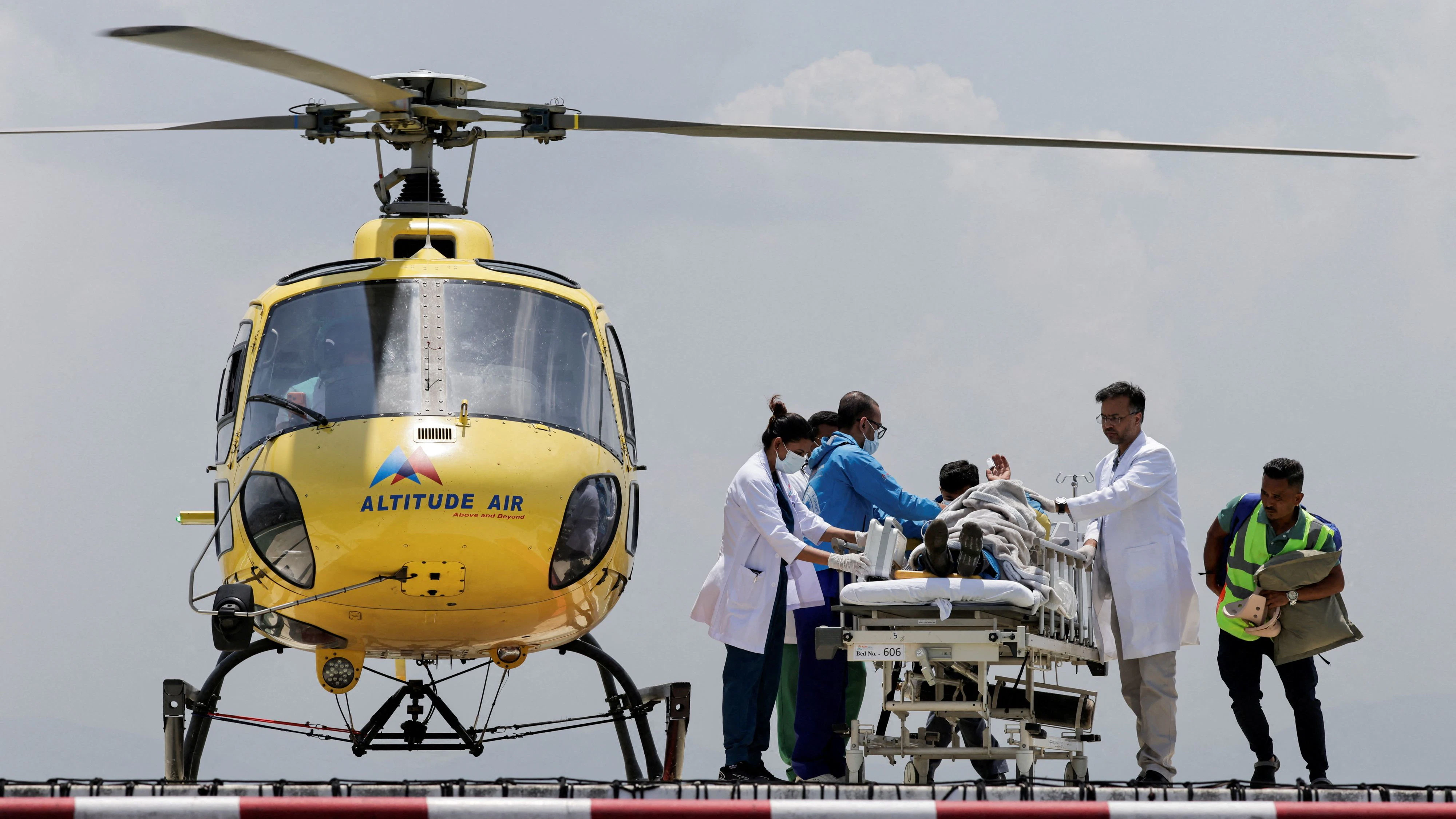 Paramedics work to transport Dawa Sherpa, who was missing for several days in the Everest region, from the helipad at HAMS Hospital in Kathmandu, Nepal, June 4, 2026. REUTERS/Navesh Chitrakar      TPX IMAGES OF THE DAY     