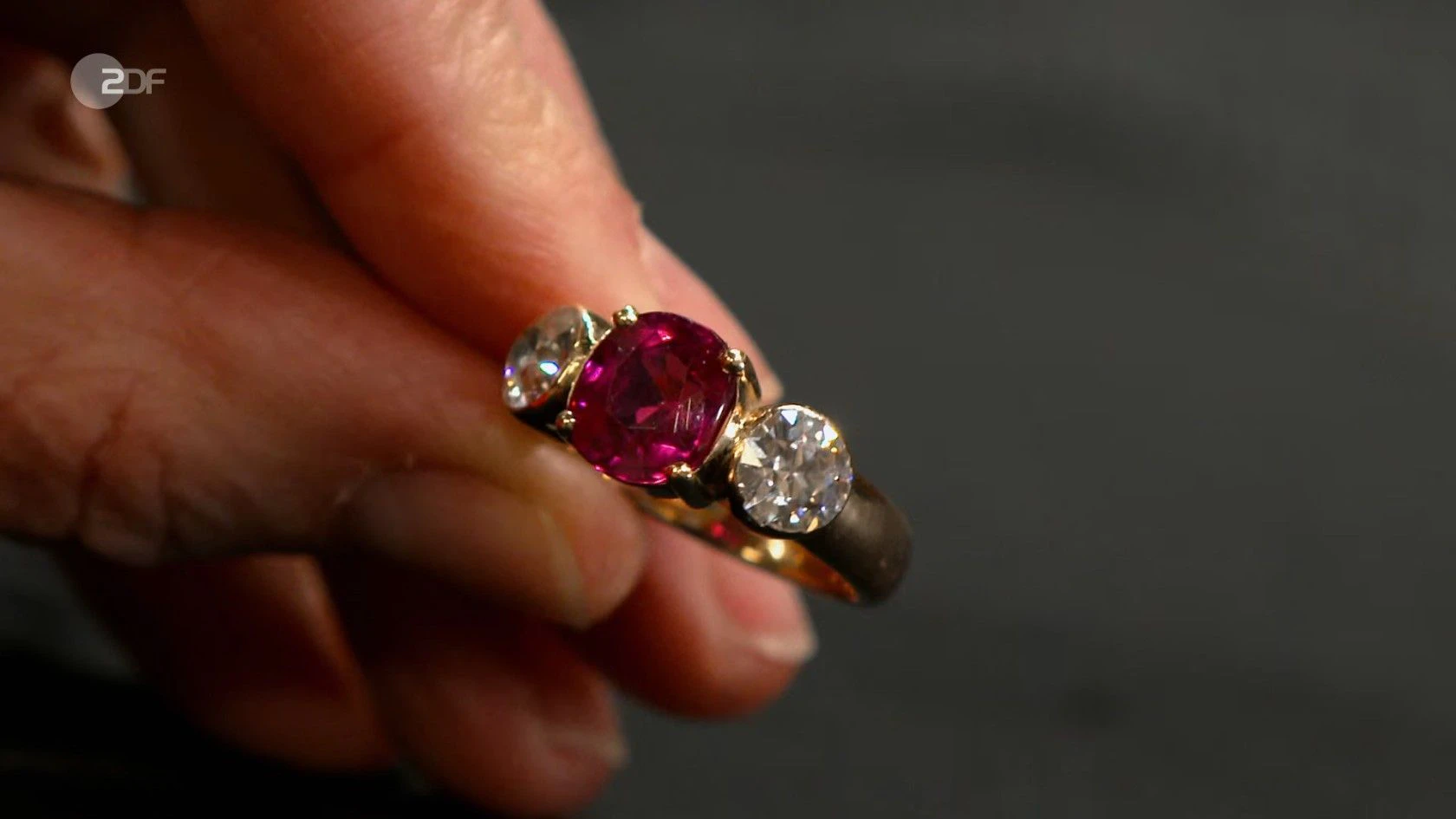 Die goldene Ringschiene stamme aus den 1960er-Jahren.