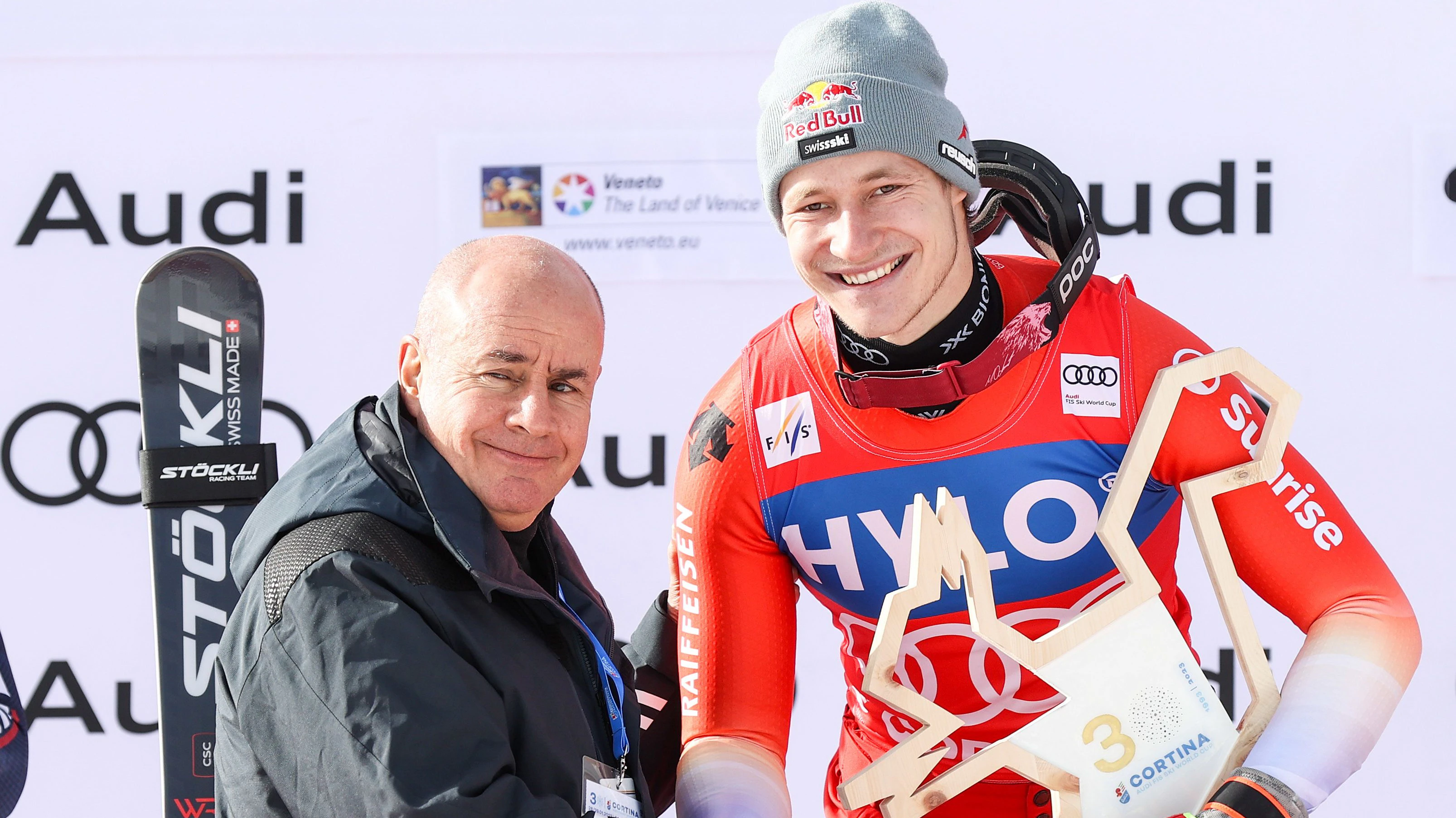 CORTINA D AMPEZZO,ITALY,28.JAN.23 - ALPINE SKIING - FIS World Cup, Super G, men. Image shows president Johan Eliasch (FIS) and Marco Odermatt (SUI). Photo: GEPA pictures/ Harald Steiner