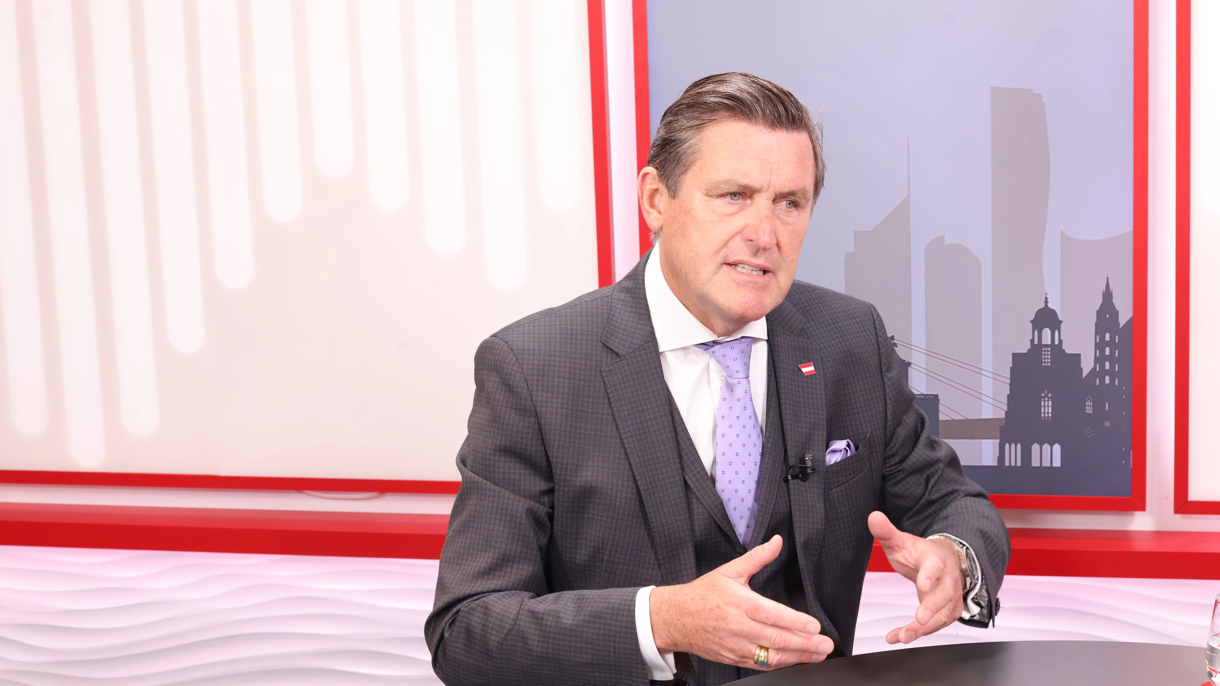 Mobilitätsminister Peter Hanke (SPÖ) brachte Novelle zum Kraftfahrtgesetz.