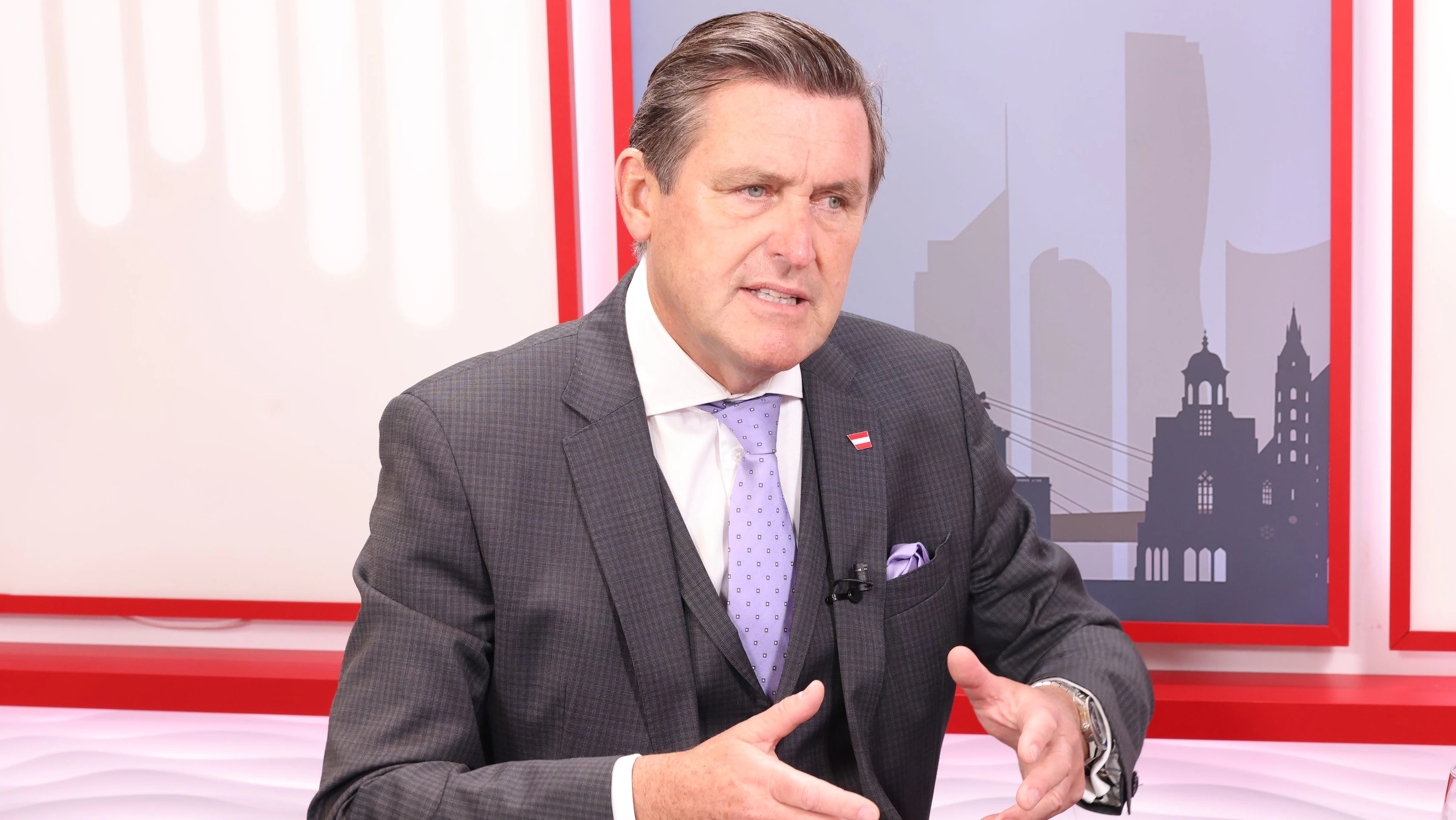 Mobilitätsminister Peter Hanke (SPÖ): Härtere Strafen sollen Verkehrssicherheit stärken und präventive Wirkung erhöhen .