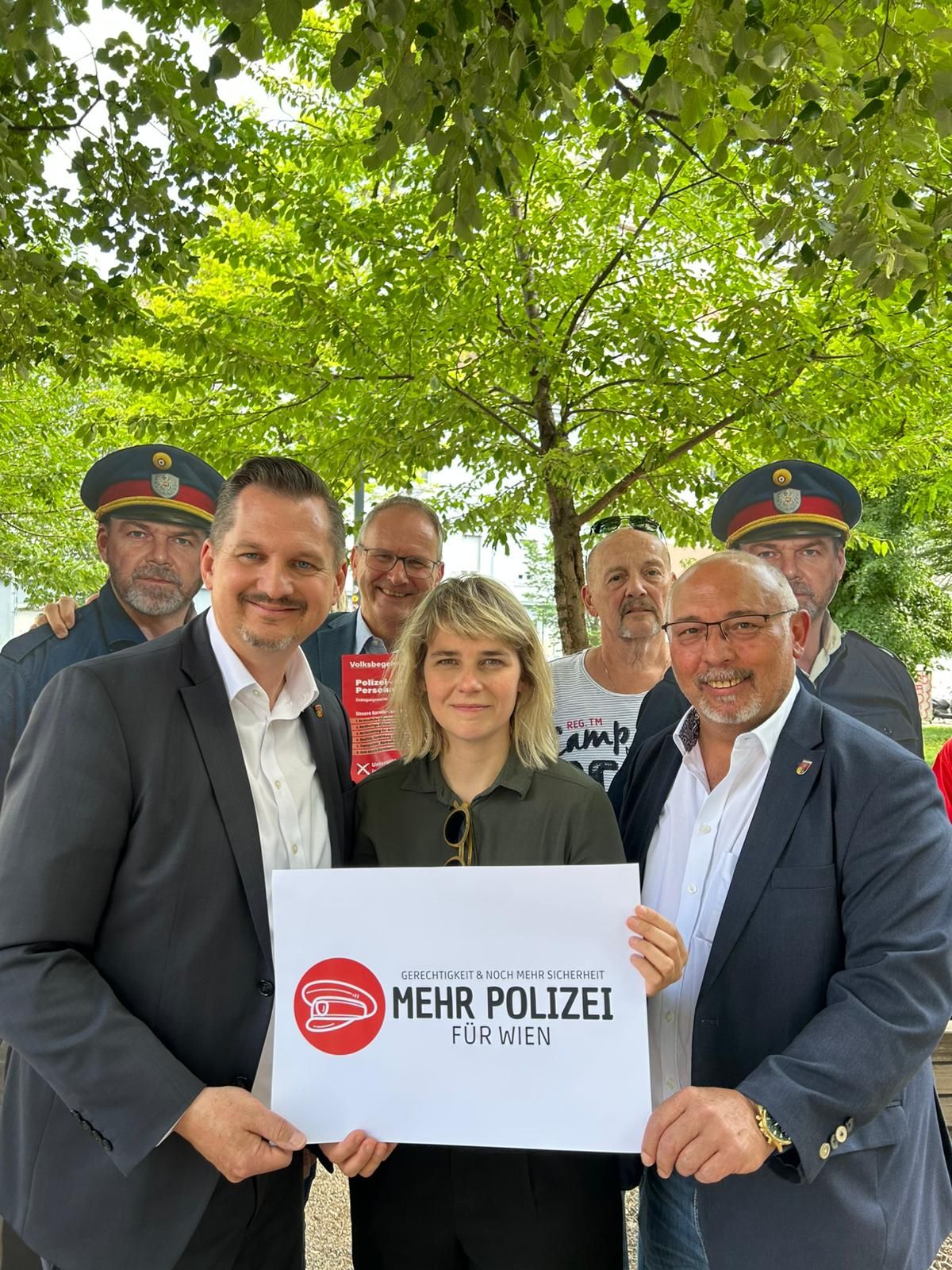 v.l.: Marcus Franz (BV10), Boris Jany (FSG Polizei), Stefanie Lamp (BV16), Anton Parahsl (Bezirksrat Hernals) und Peter Jagsch (BV17)