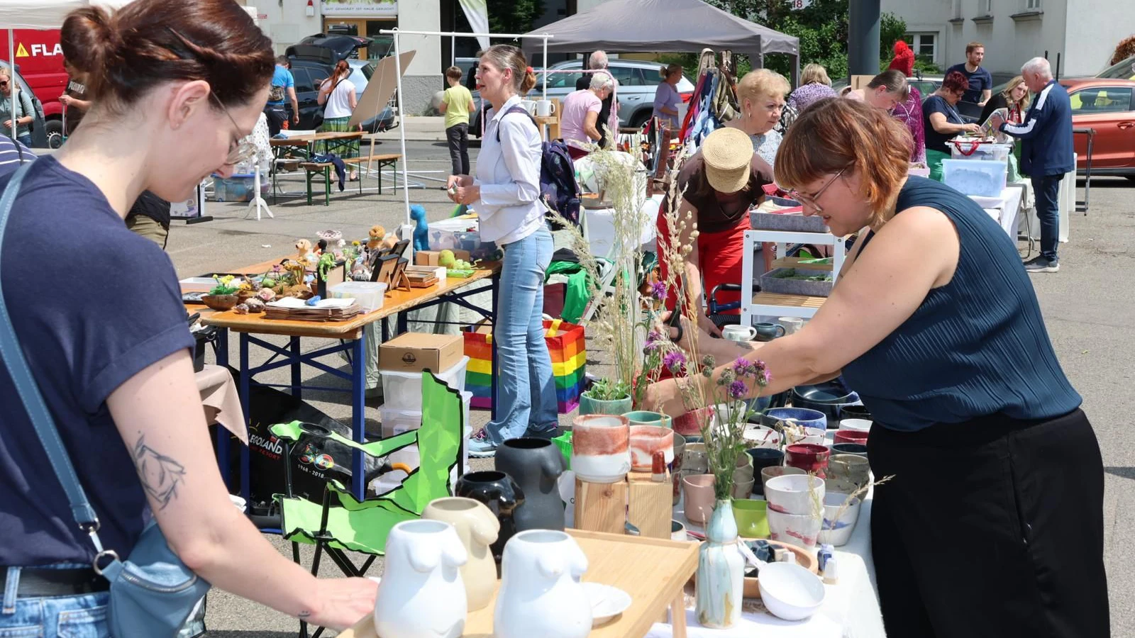 Innovative Designer bieten ihre selbstgemachten Waren am Floridsdorfer Markt an.
