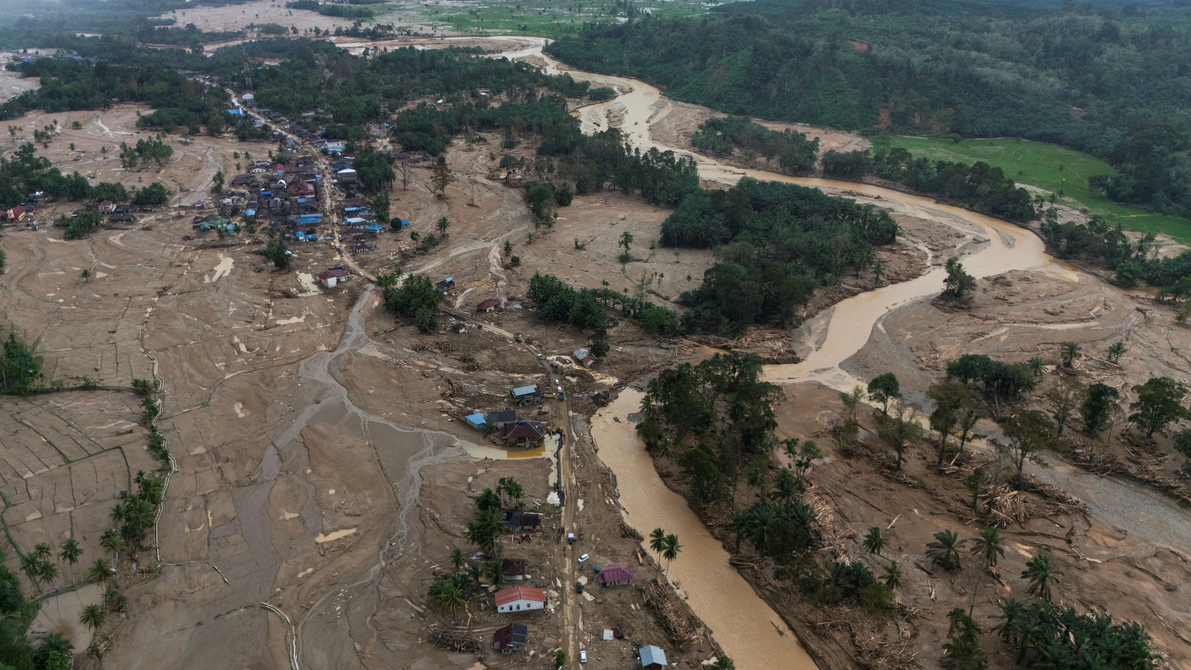 Verwüstung nach Sturm in Sumatra