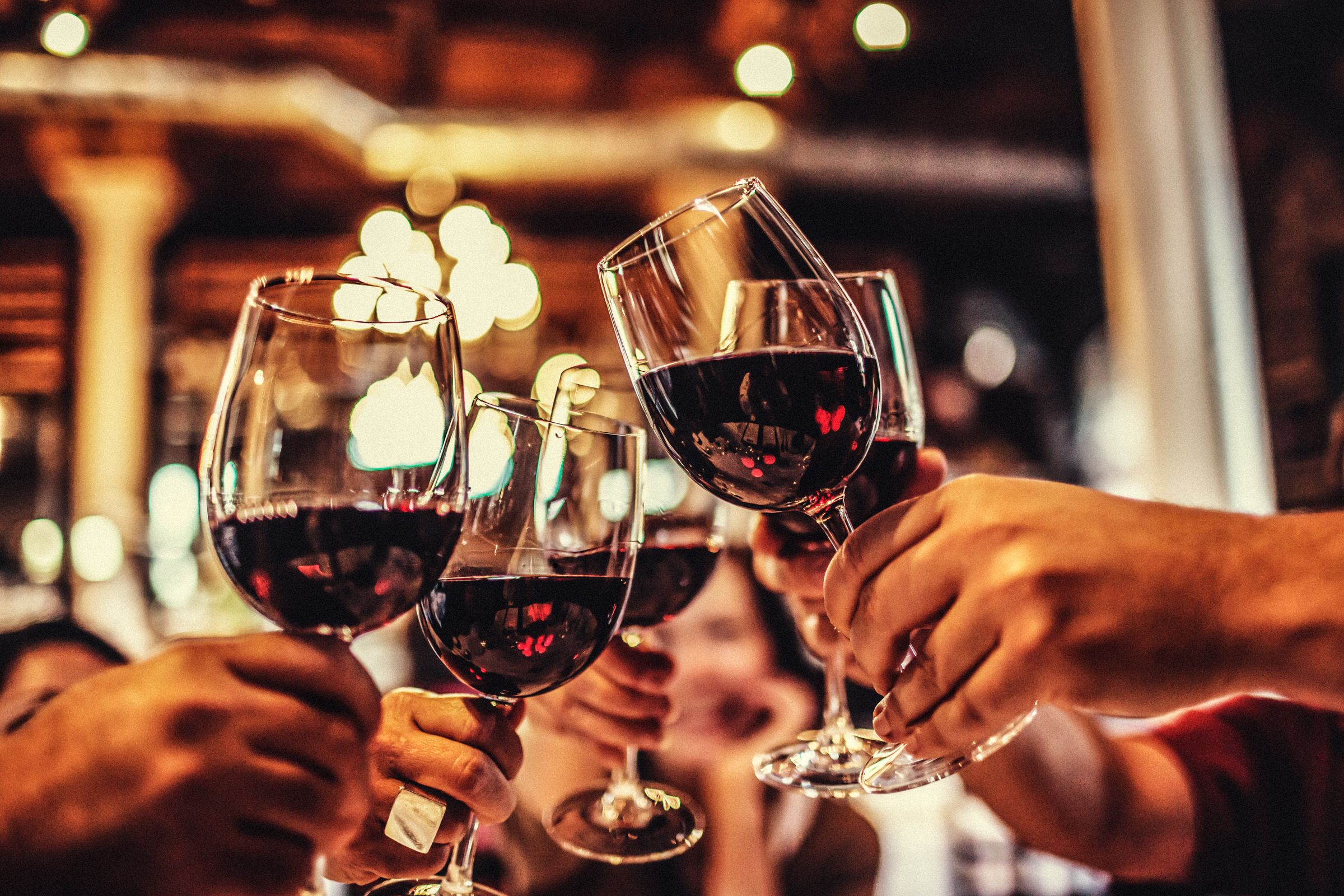 Schon ein Glas Wein kann das Risiko erhöhen.
