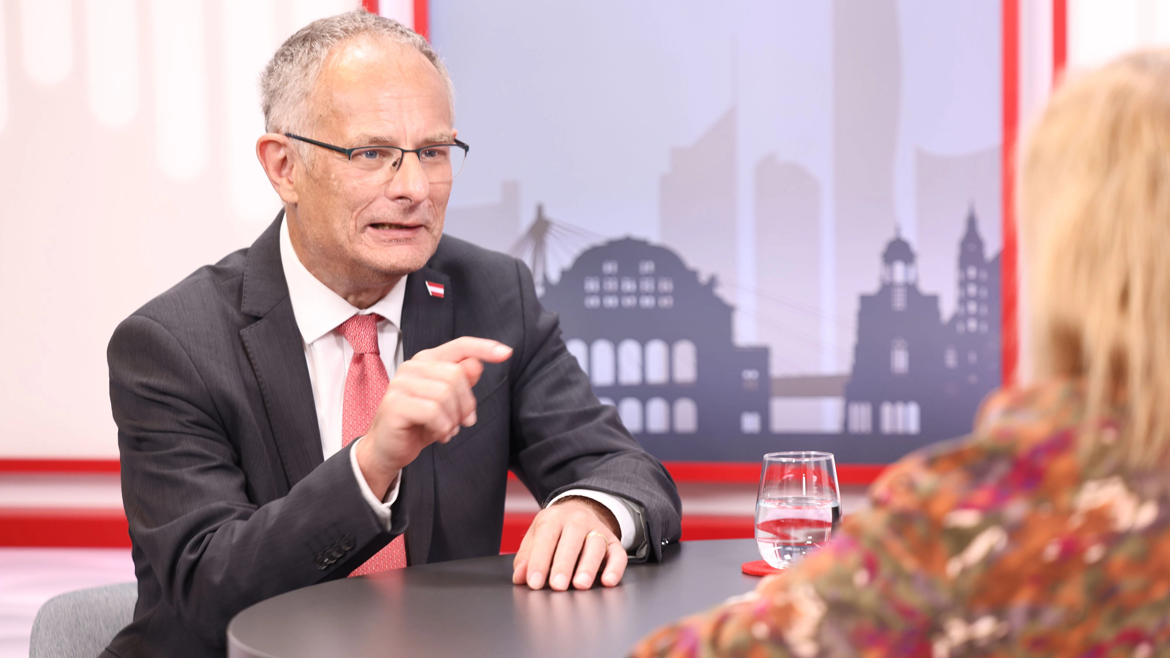 Heute.at - Bin kein Zauberer – Finanzminister macht Geld-Ansage