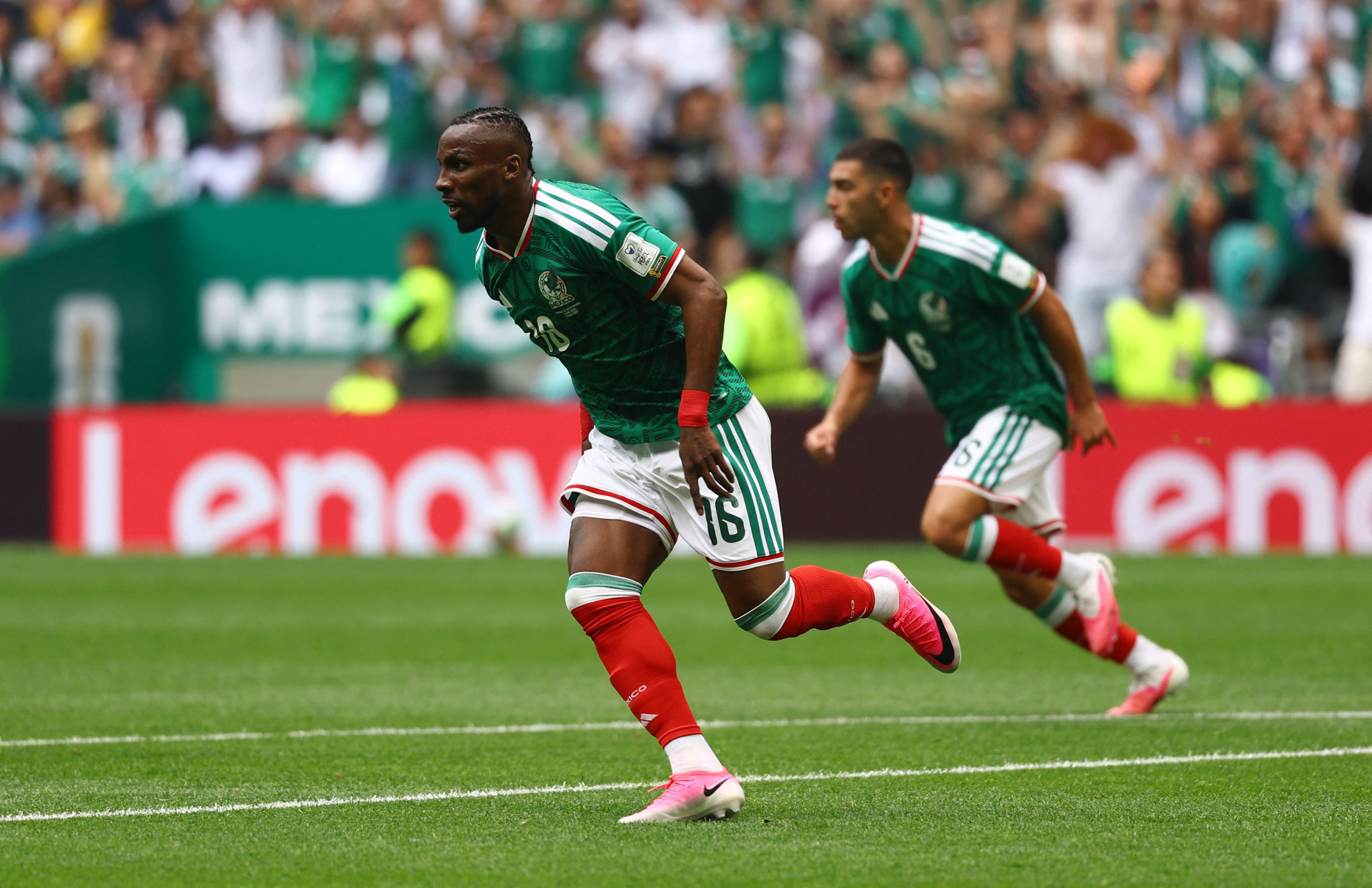 Co-Gastgeber Mexiko jubelt über die Führung im WM-Eröffnungsspiel.