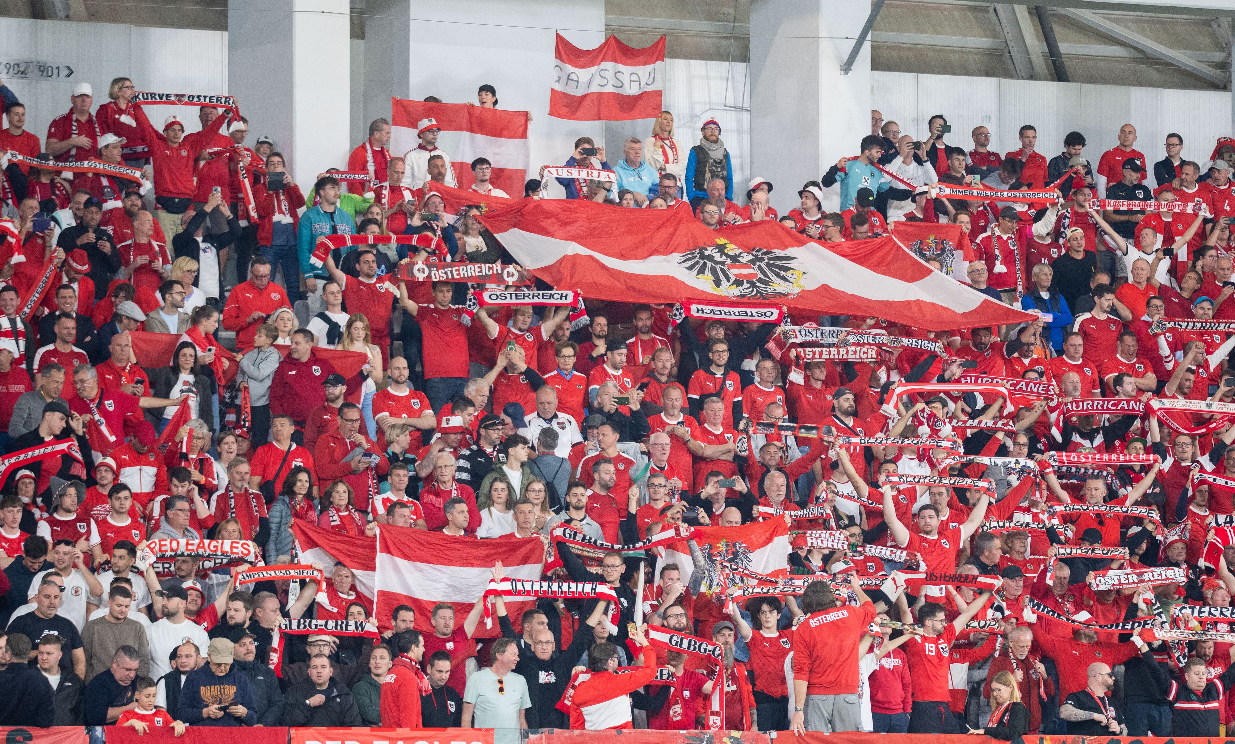 Heute.at - Warum Fußball-Fans beim Match komplett ausflippen
