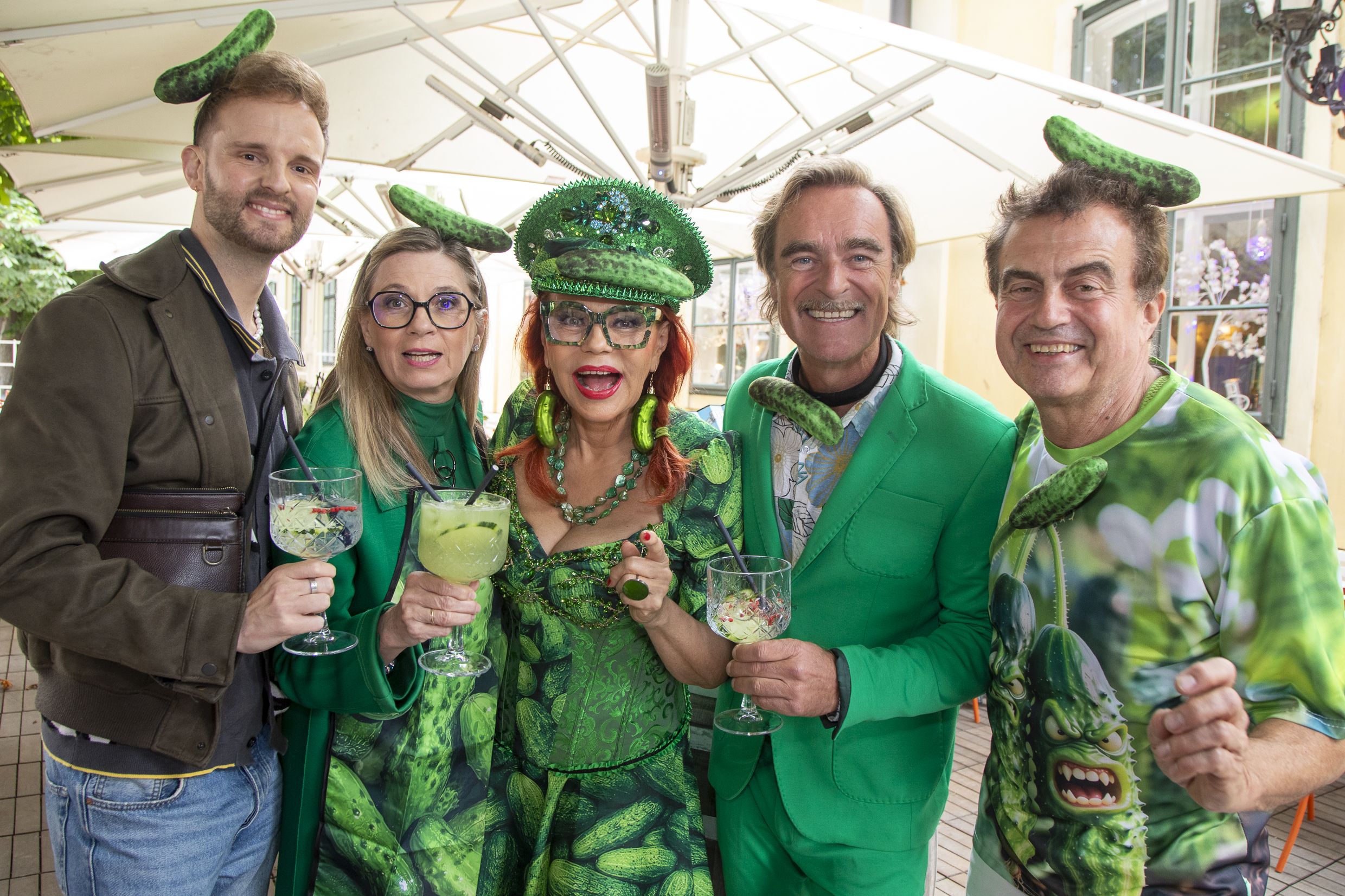 Passend gekleidet: Herby Stanonik, Christa Kummer, Tamara Trojani, Andie Gabauer und Konstantin Schenk